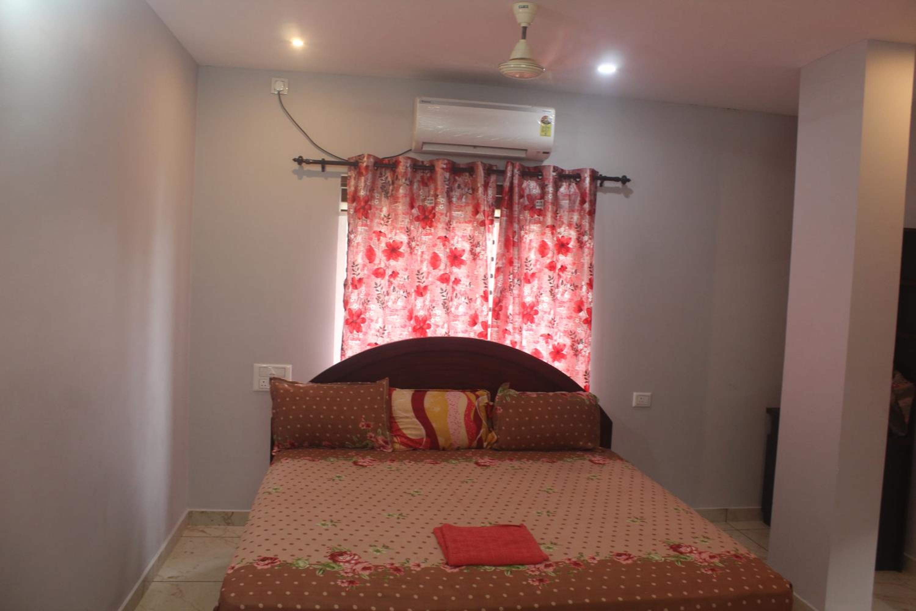 Budget Double Room photo 2