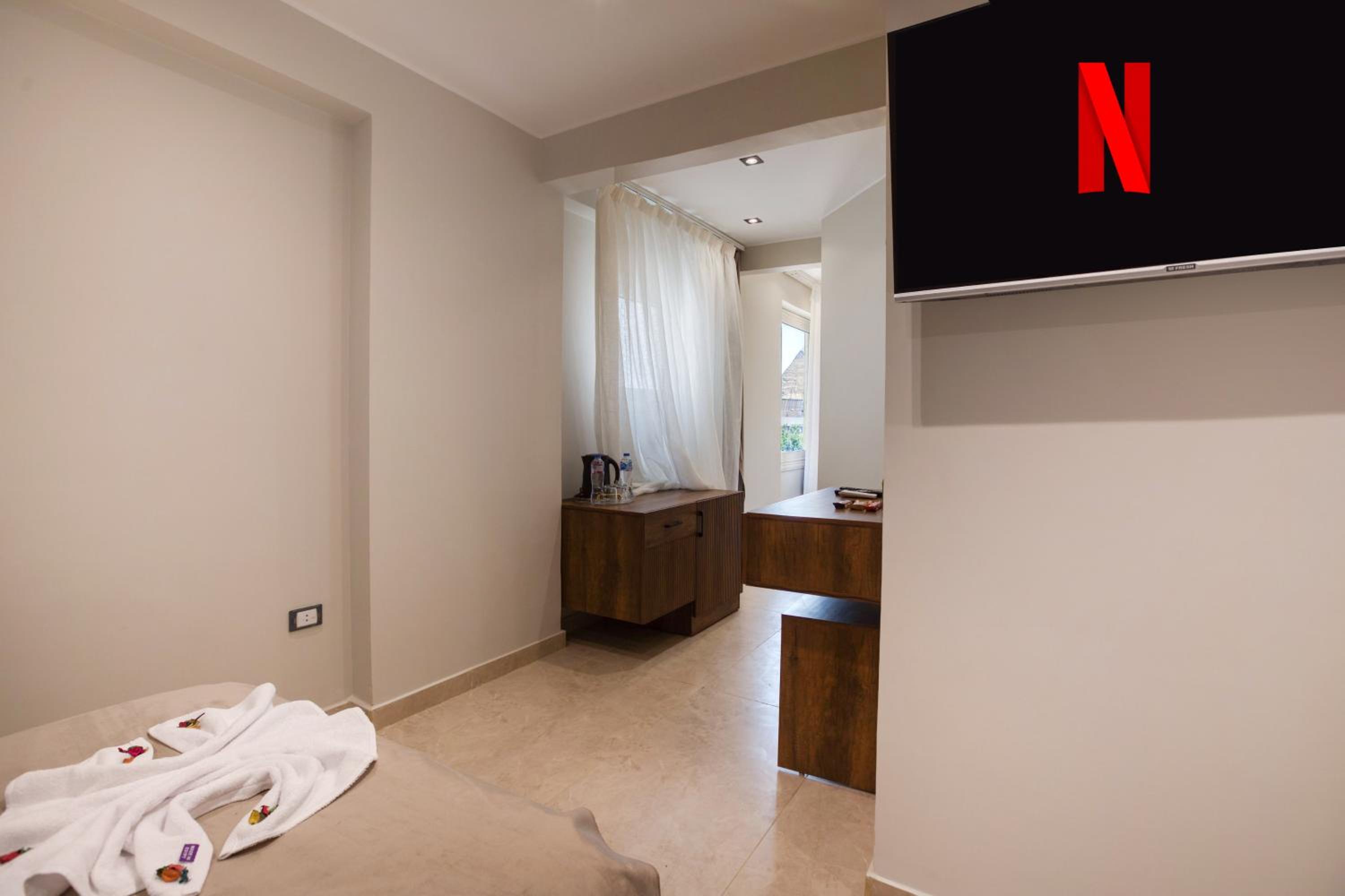 Deluxe Double Room with Balcony photo 3