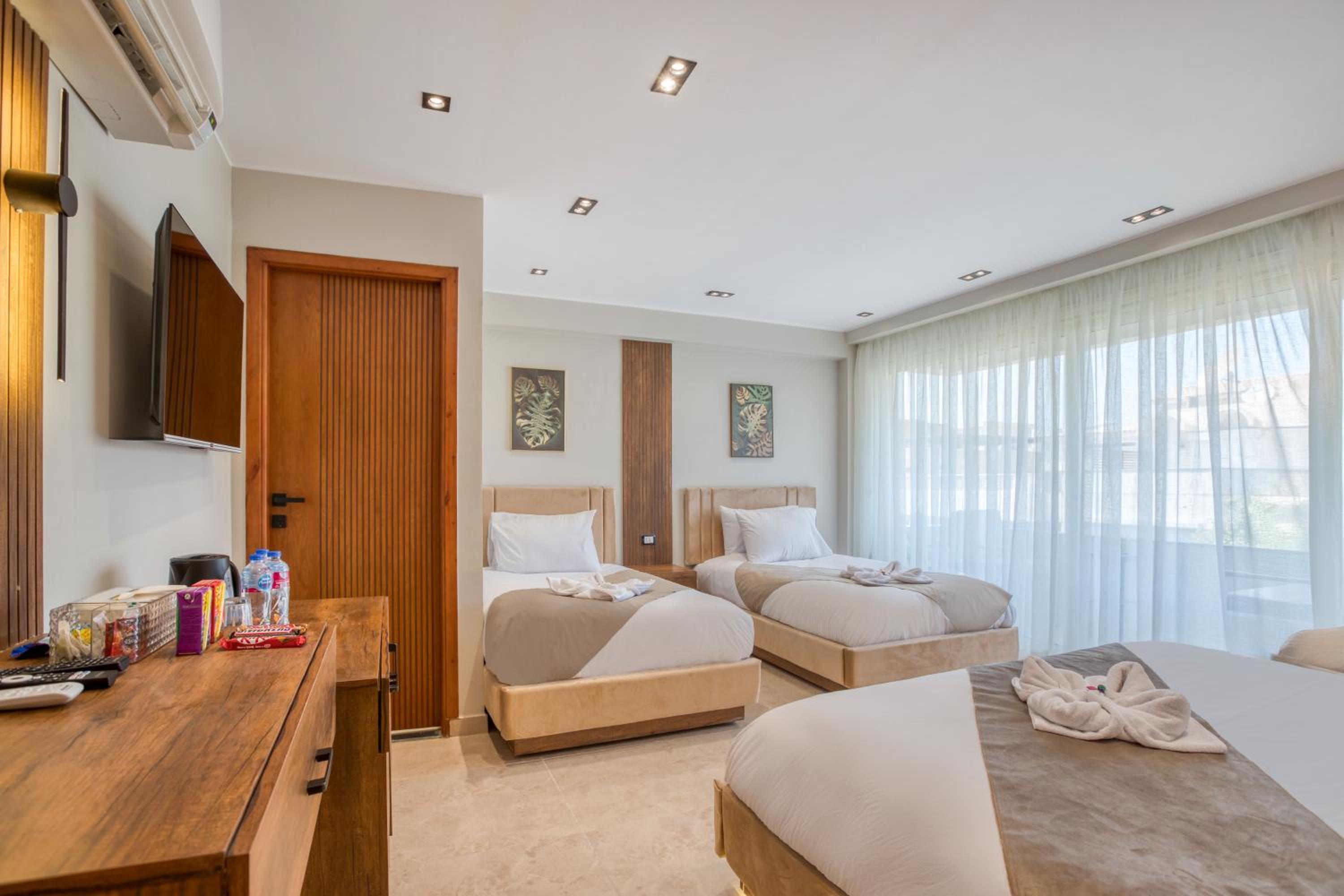 Family Room with Balcony photo 1