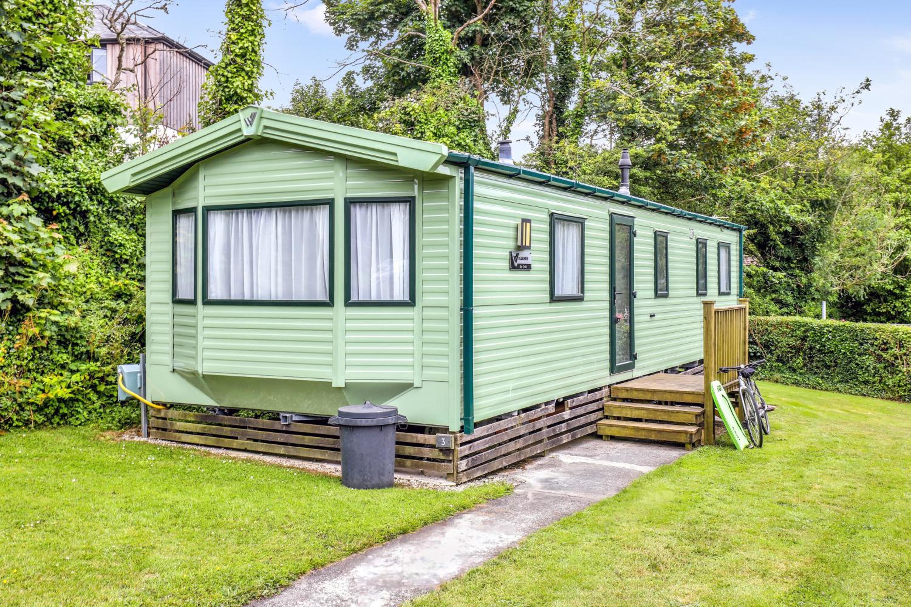3 Bedroom Gold Caravan  photo 3