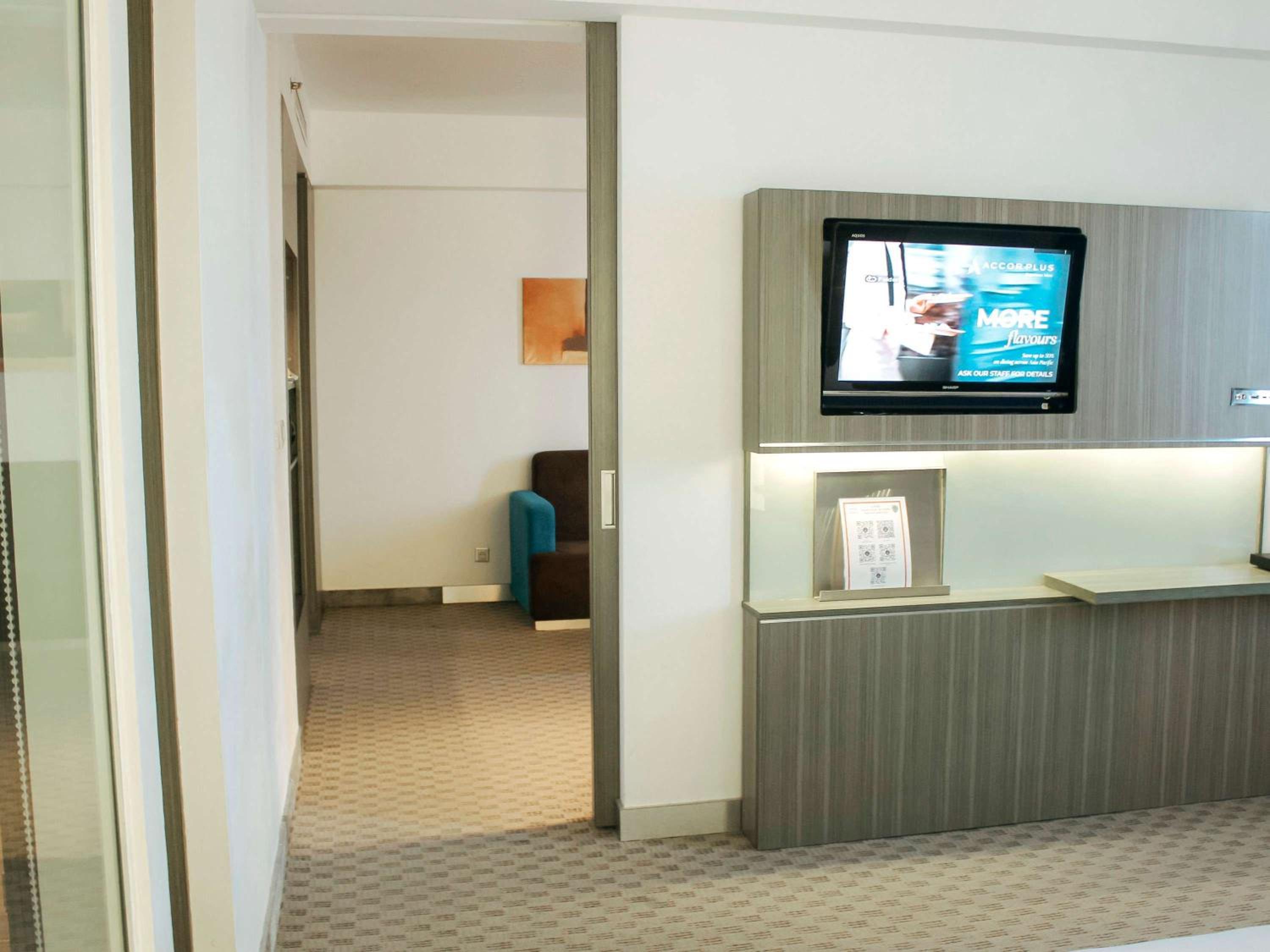 Suite with King Bed - Photo 1