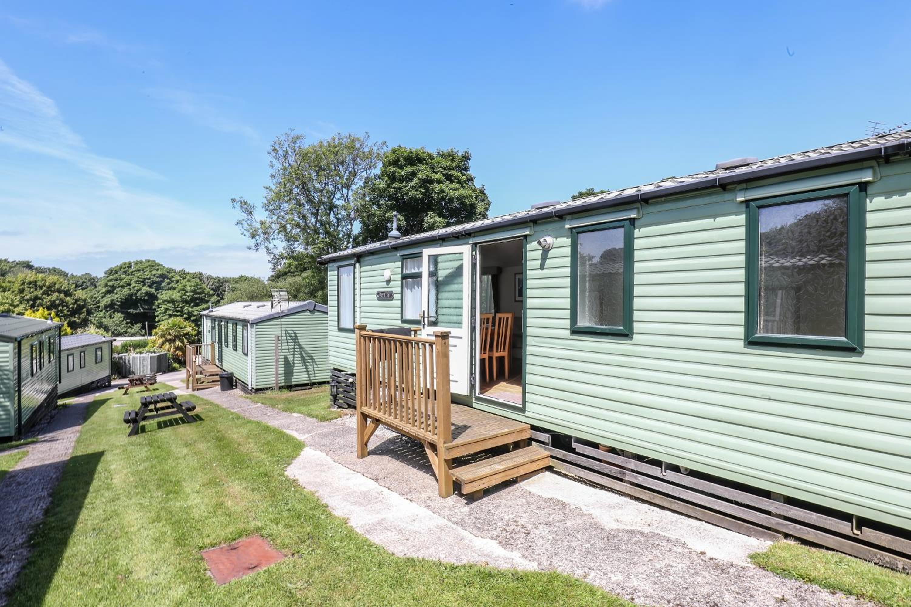 3 Bedroom Gold Caravan  photo 2