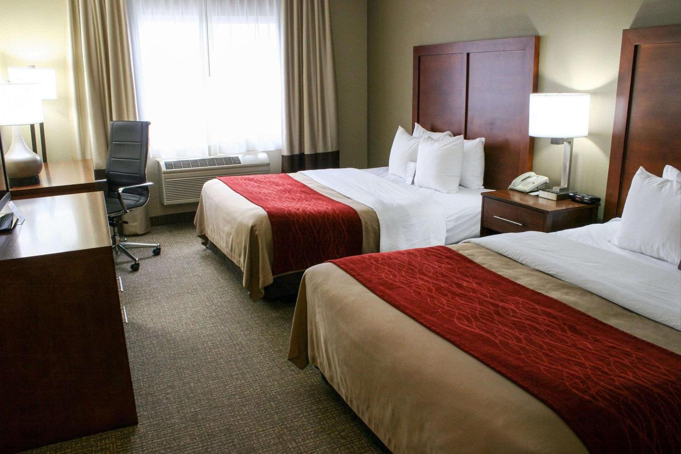 Queen Room with Two Queen Beds - Non-Smoking - Photo 1