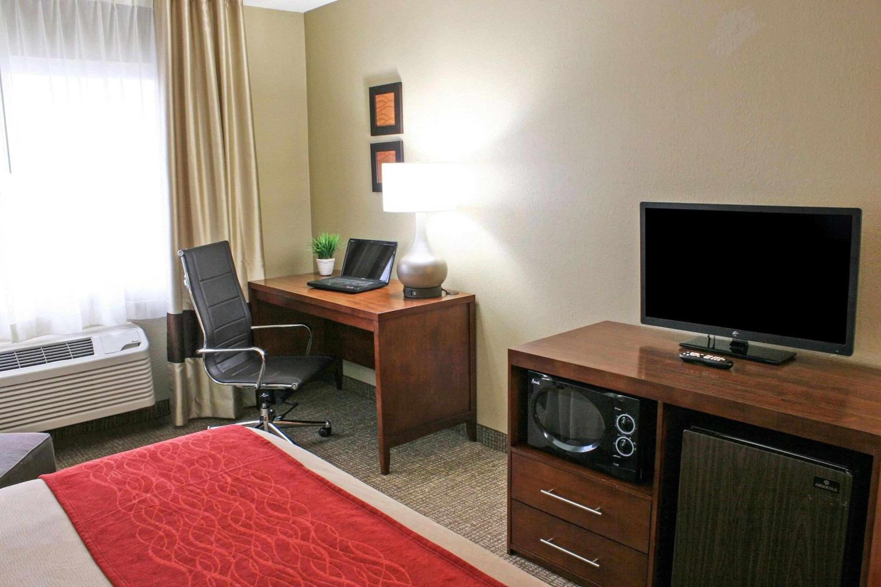 King Room - Non-Smoking - Photo 2