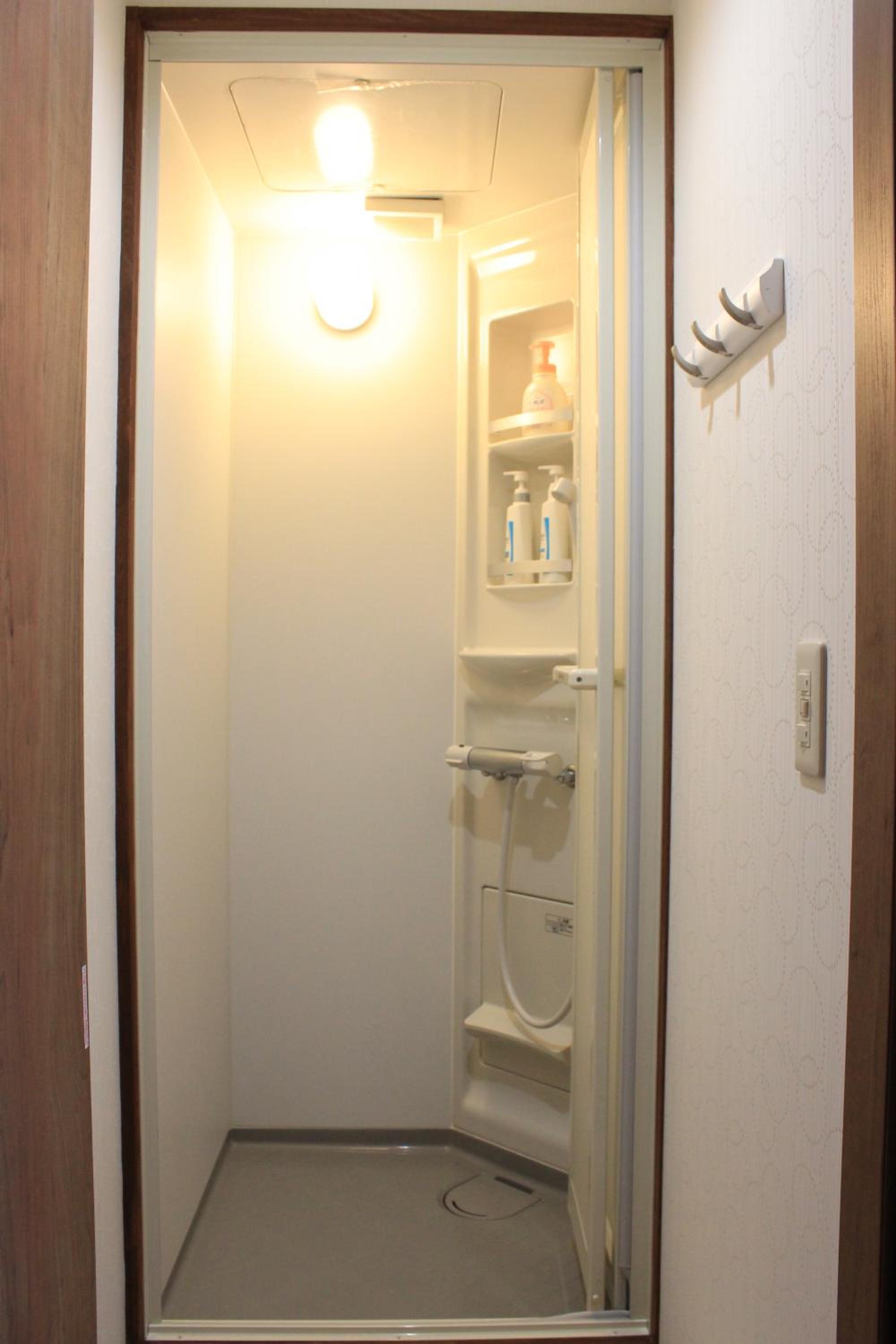 Economy Quadruple Room with Shared Bathroom photo 2