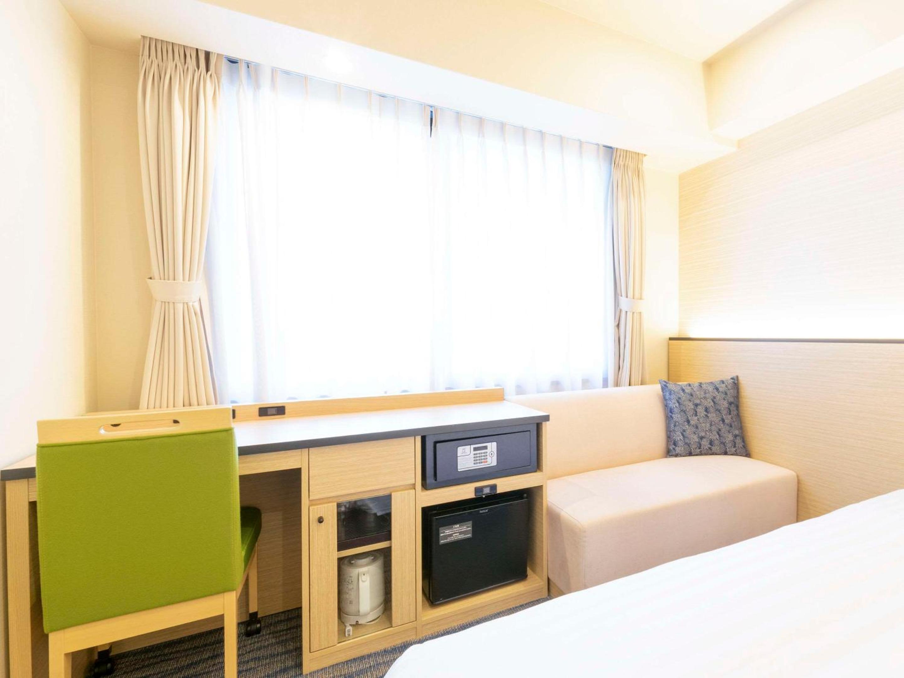 Twin Room - Non Smoking photo 2