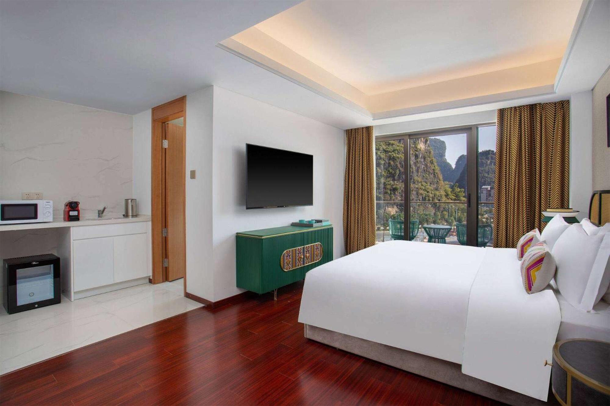Superior King Room - Non-Smoking - Photo 1