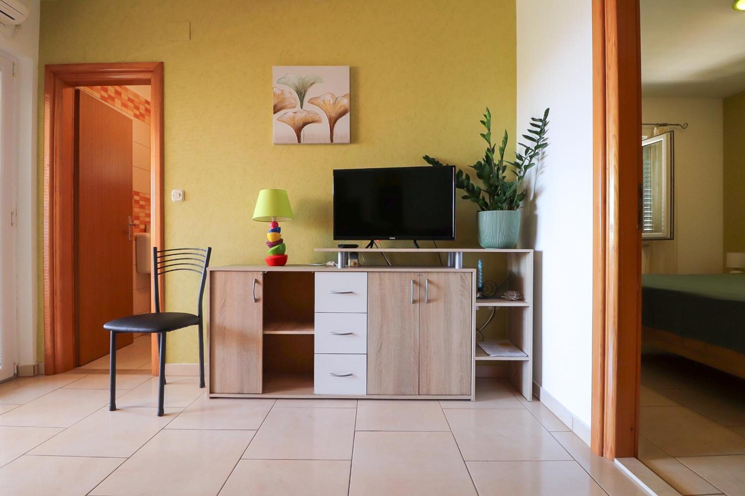 One-Bedroom Apartment with Terrace photo 3