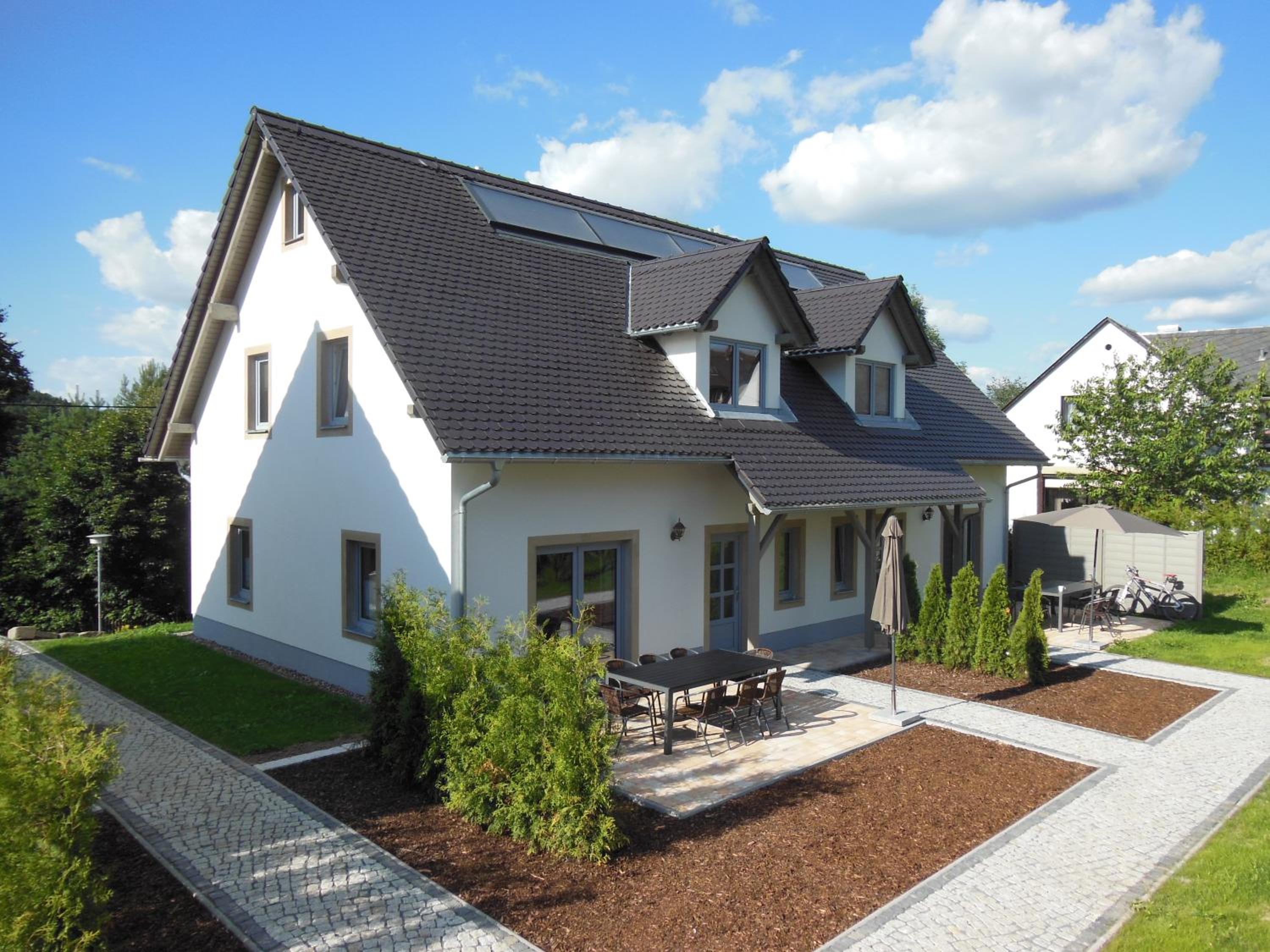 Four-Bedroom House photo 3