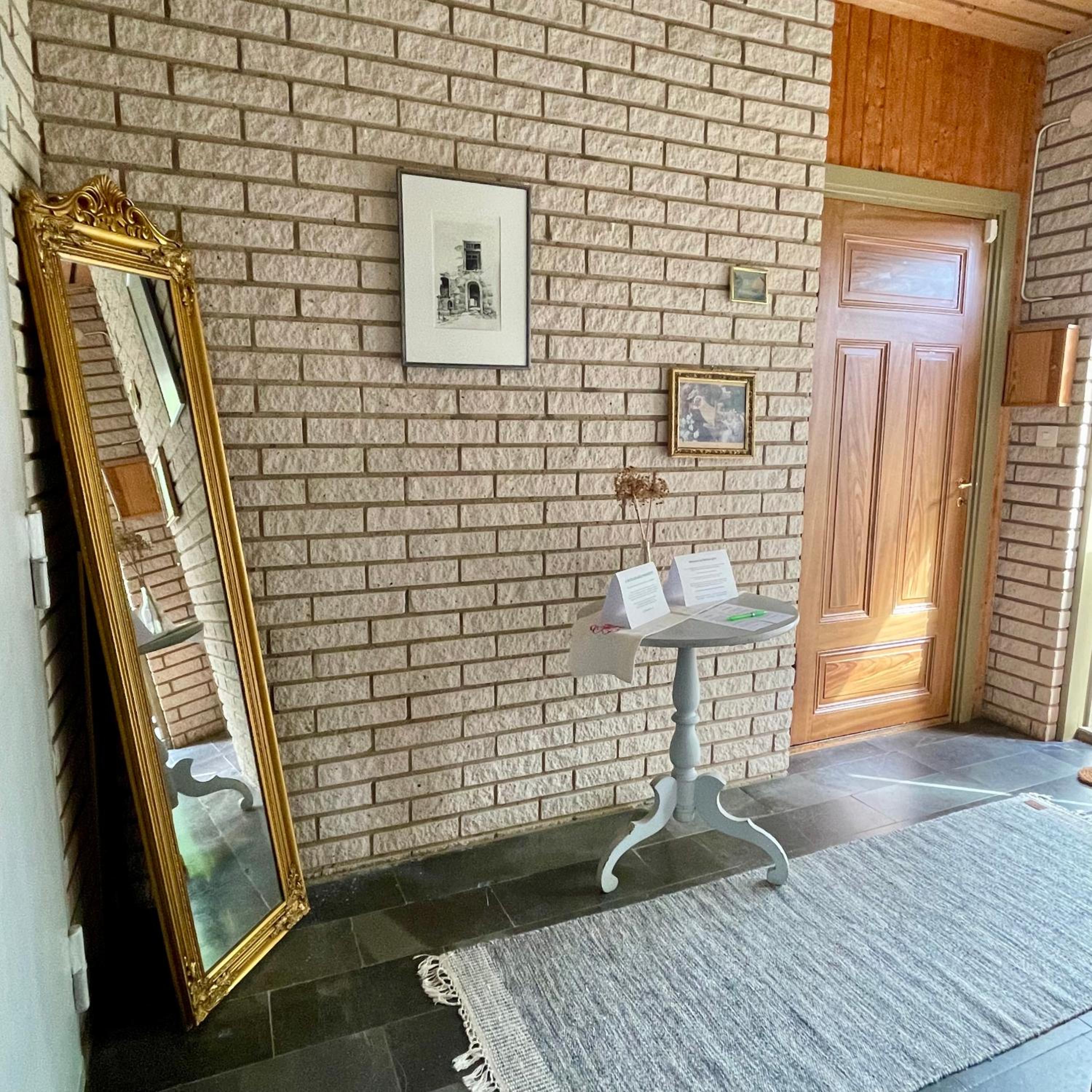 One-Bedroom Apartment - Photo 3