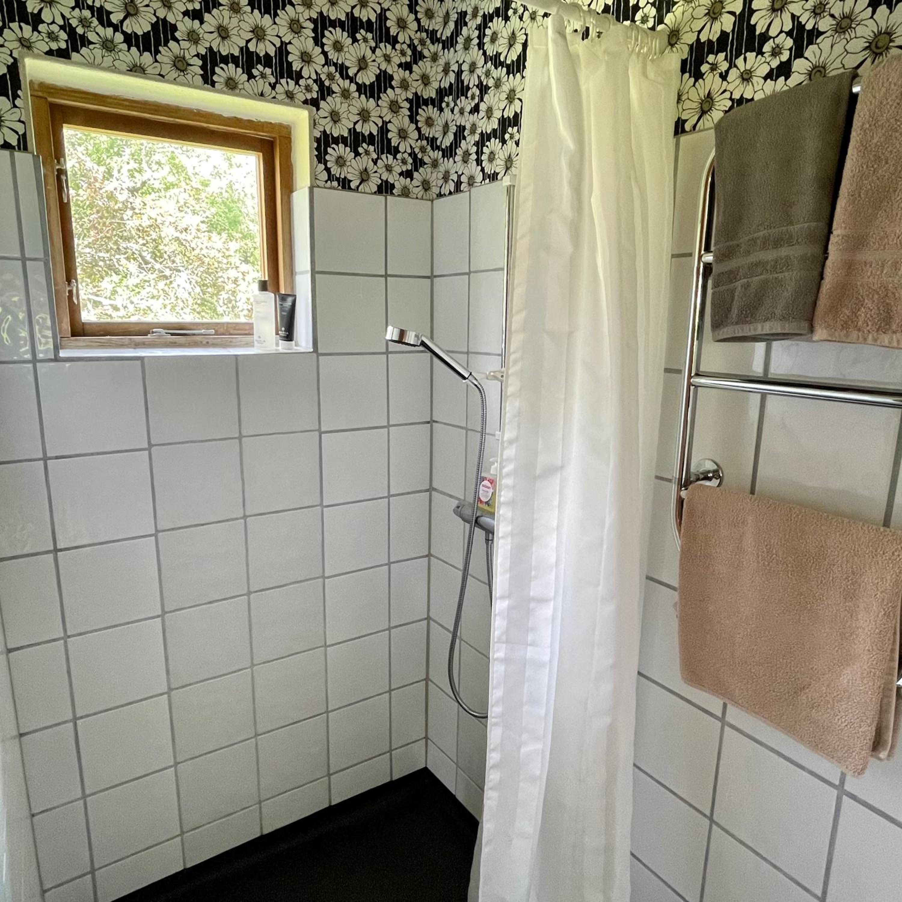 One-Bedroom Apartment - Photo 4