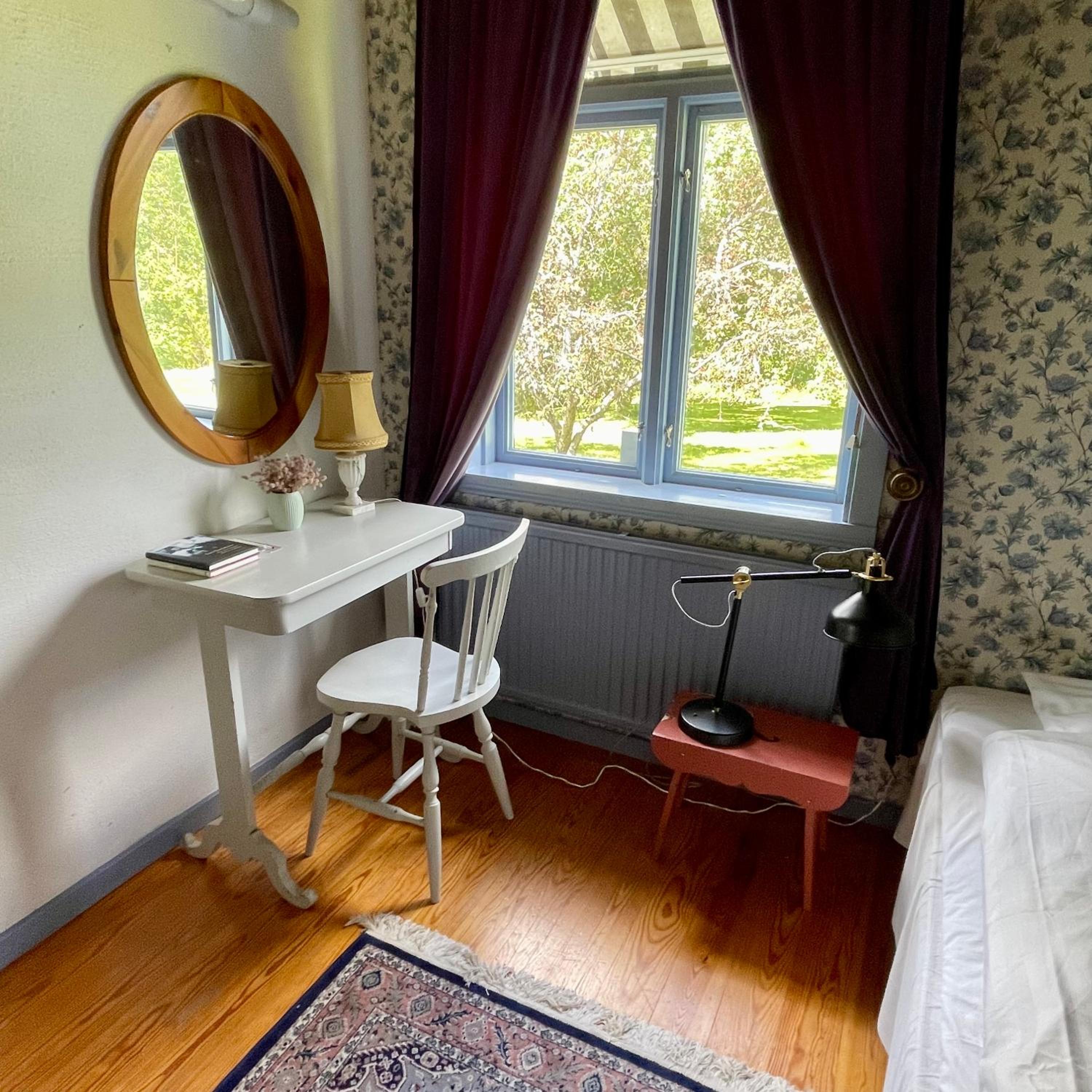 One-Bedroom Apartment - Photo 1