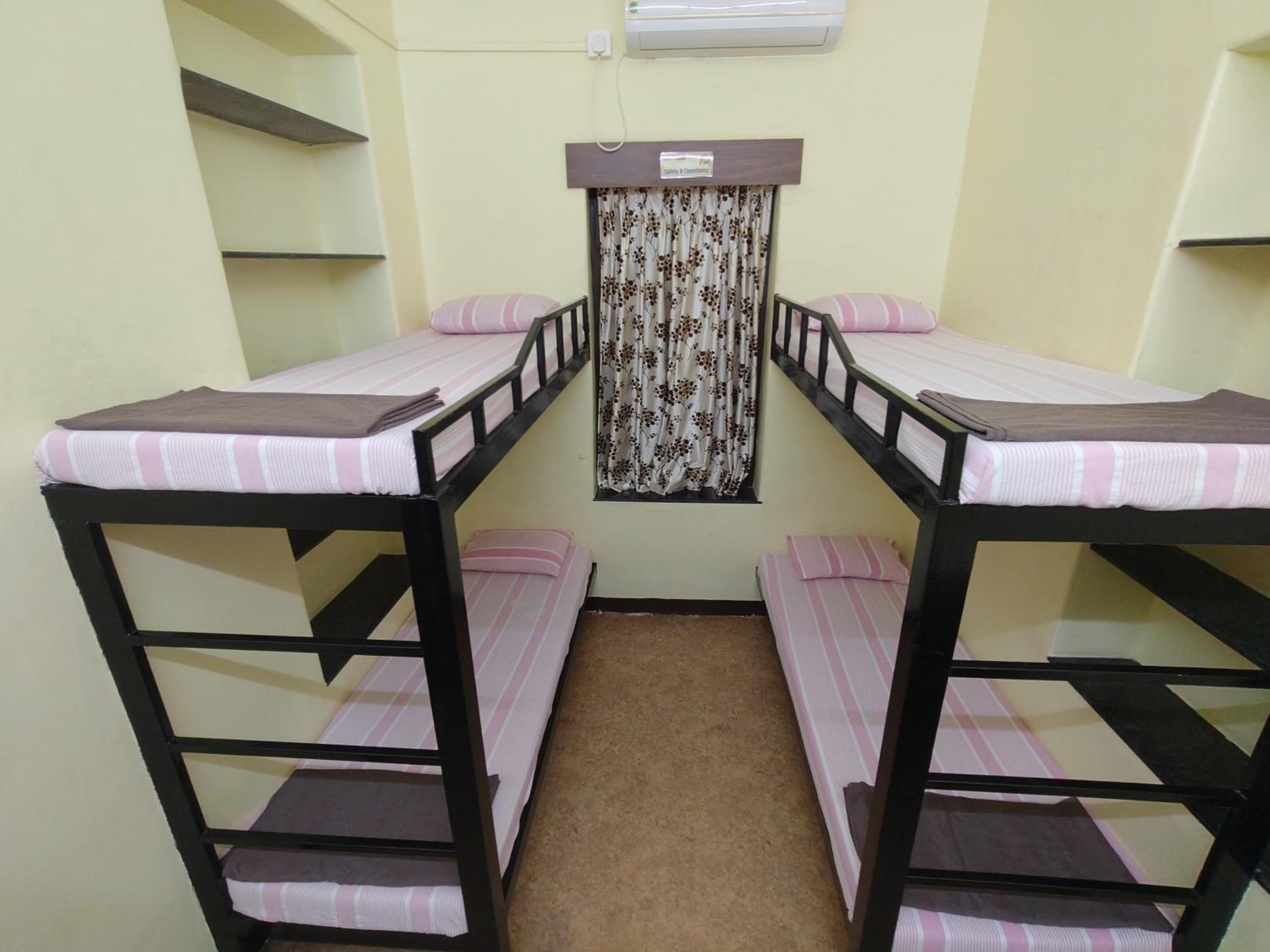 Quadruple Room with Private Bathroom