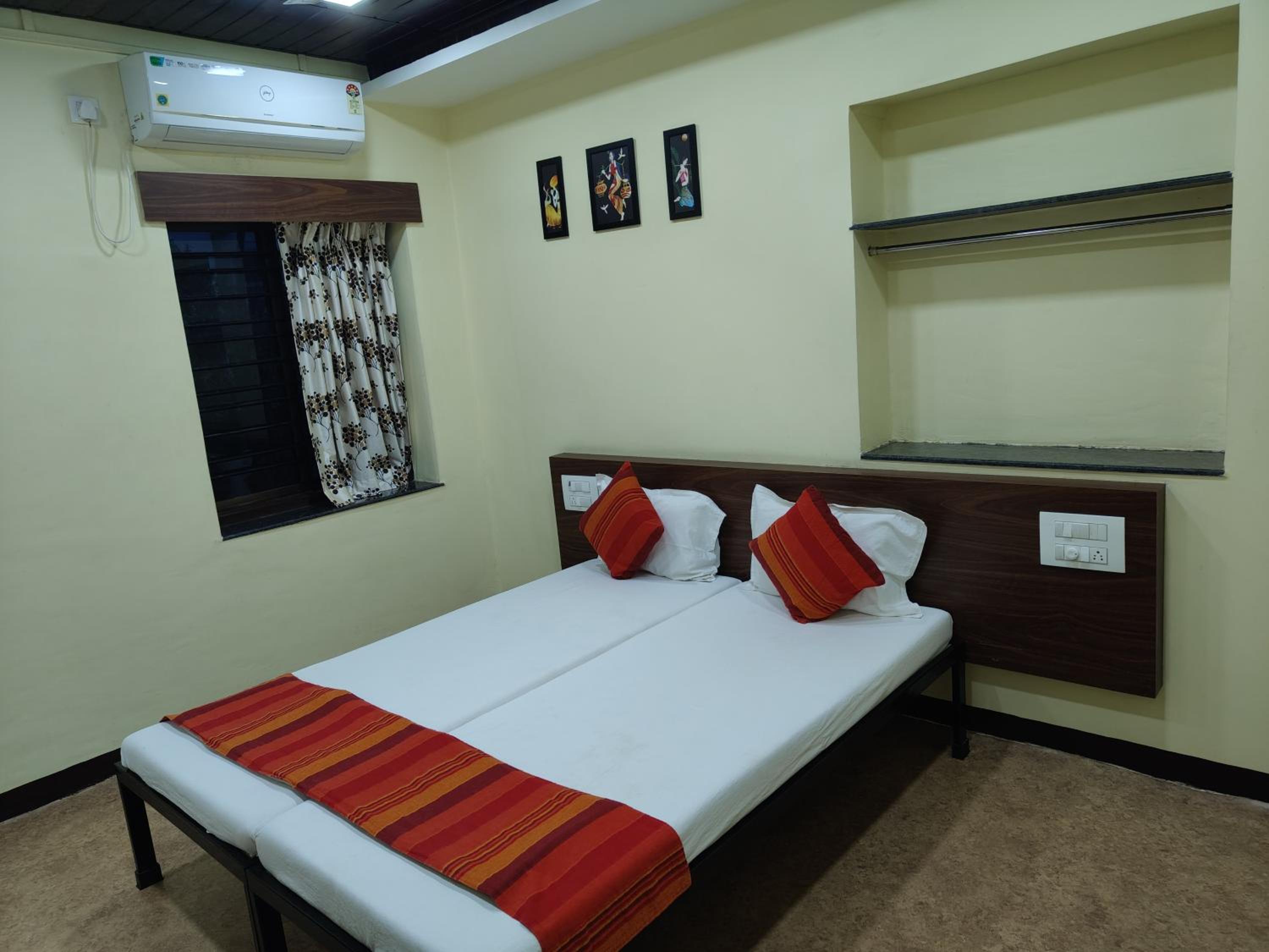 Budget Double Room - Photo 2