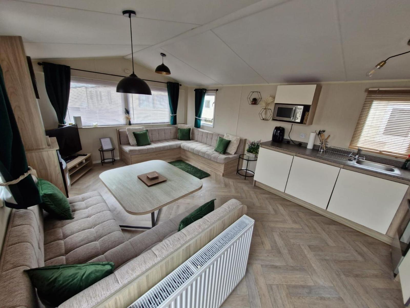 Mobile Home photo 3