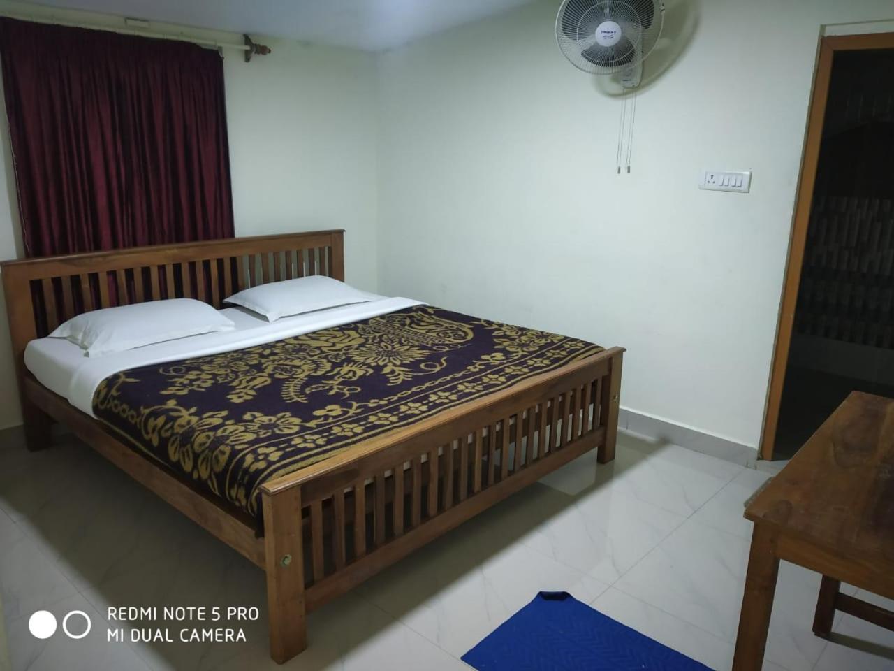 One-Bedroom House photo 1