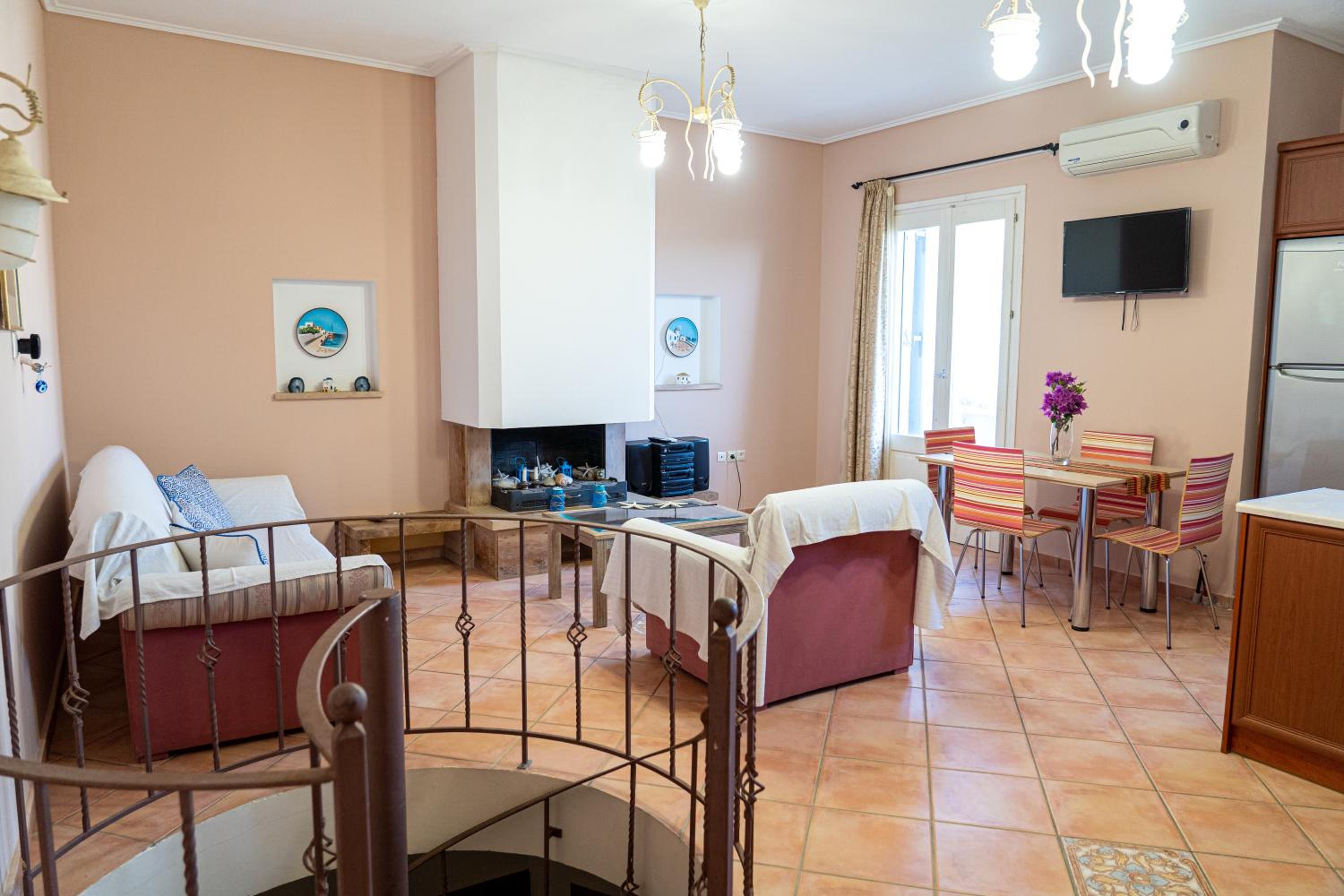 Two-Bedroom House - Photo 9