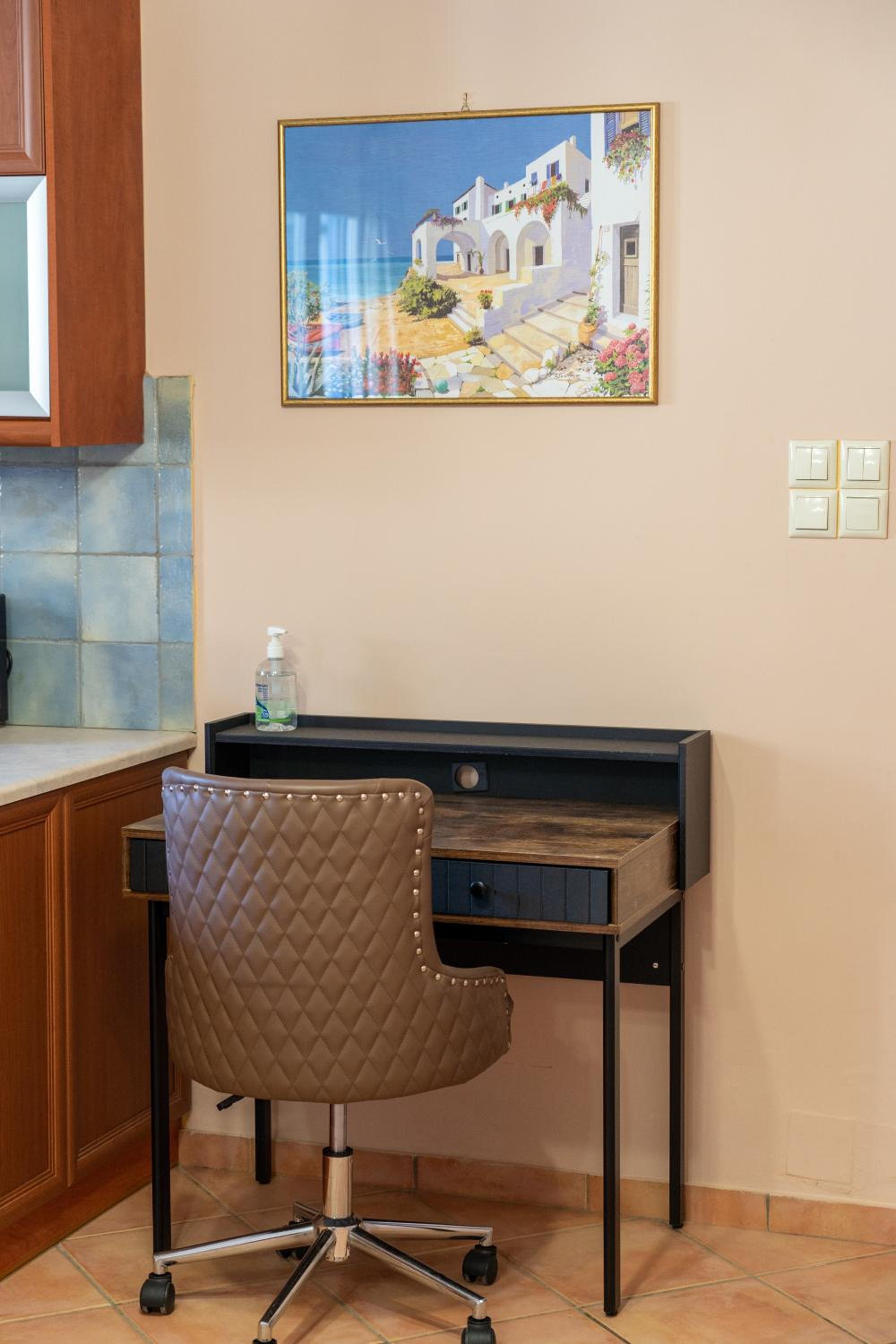 Two-Bedroom House - Photo 8