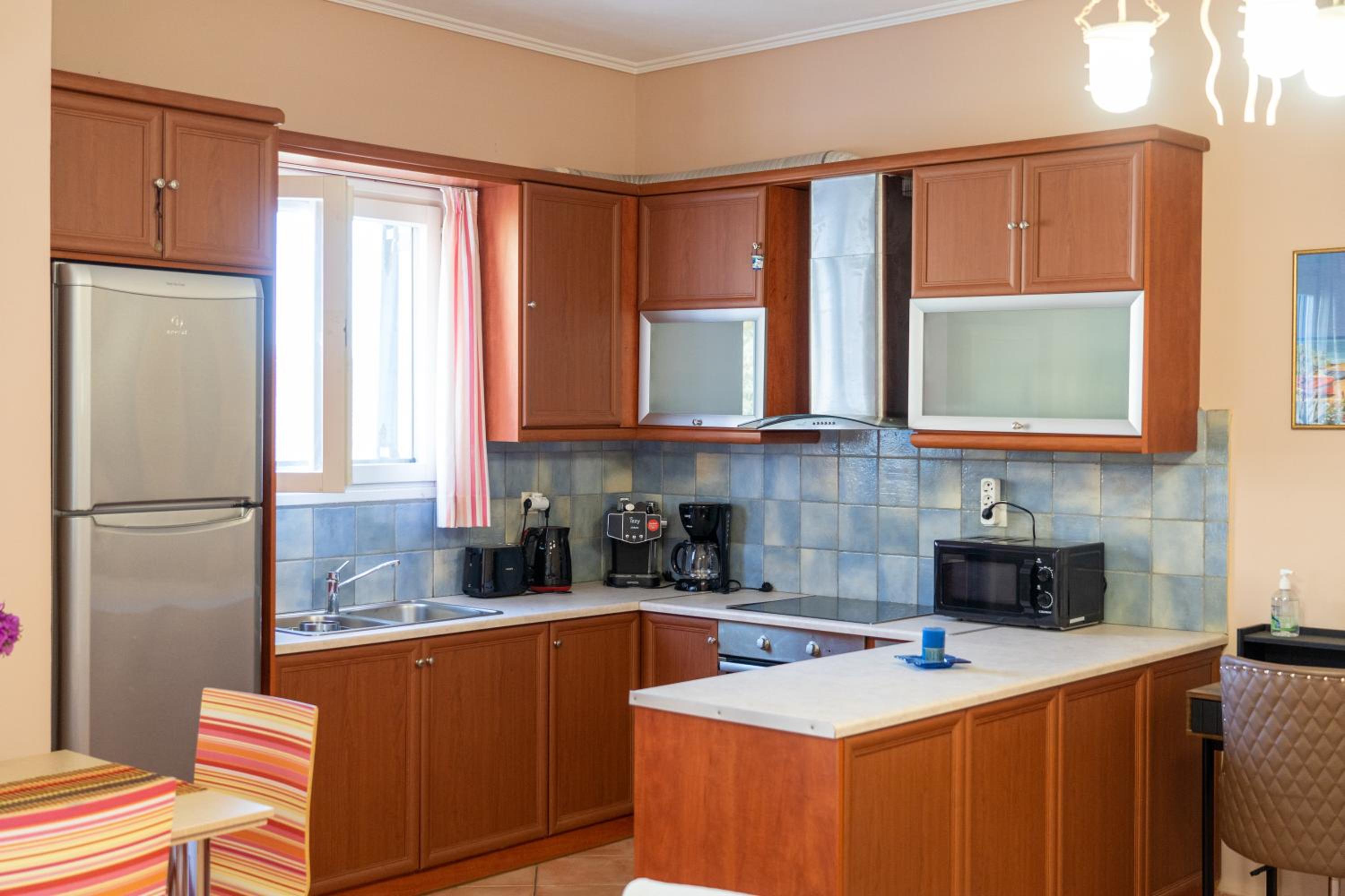 Two-Bedroom House - Photo 19