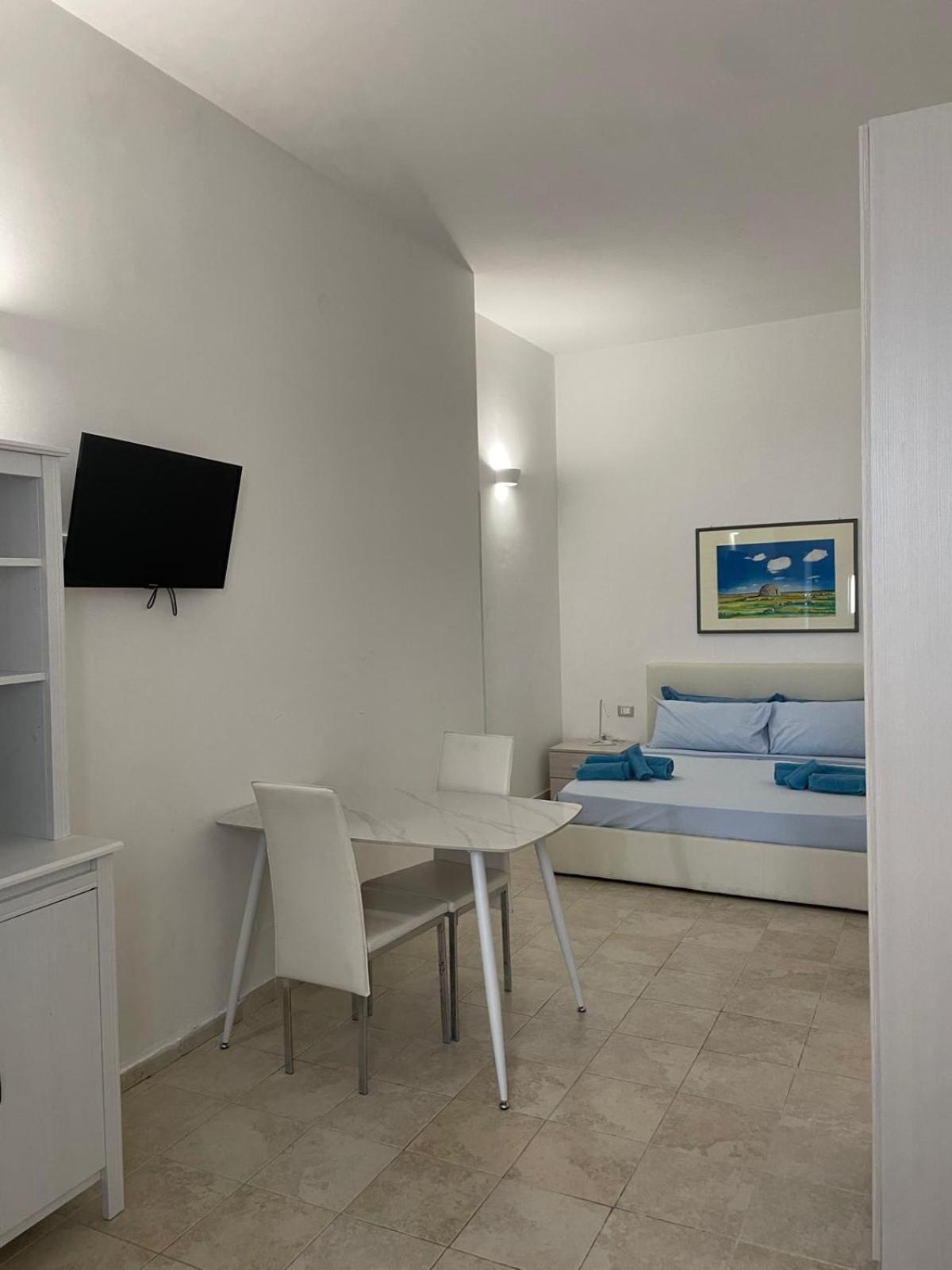 One-Bedroom Apartment photo 1
