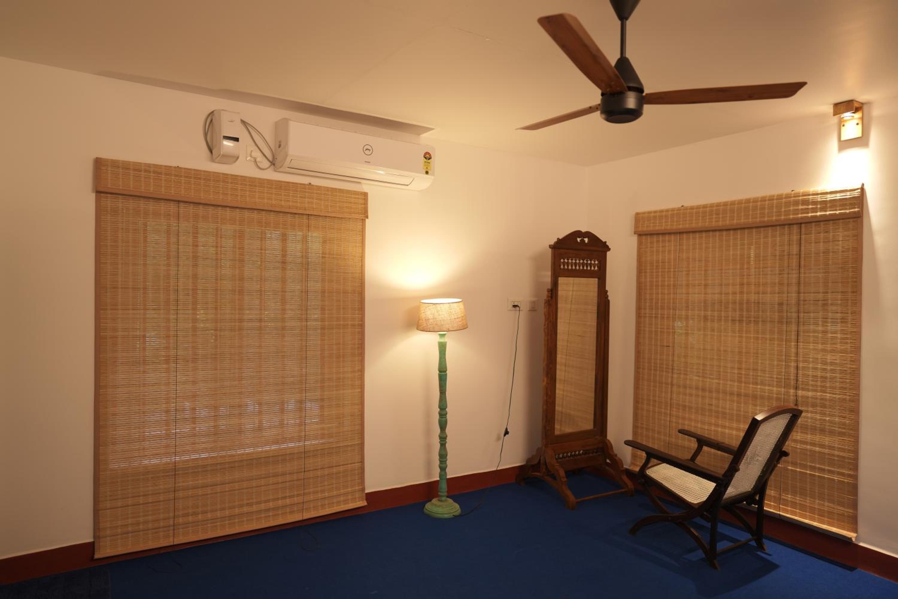 Five-Bedroom House photo 3