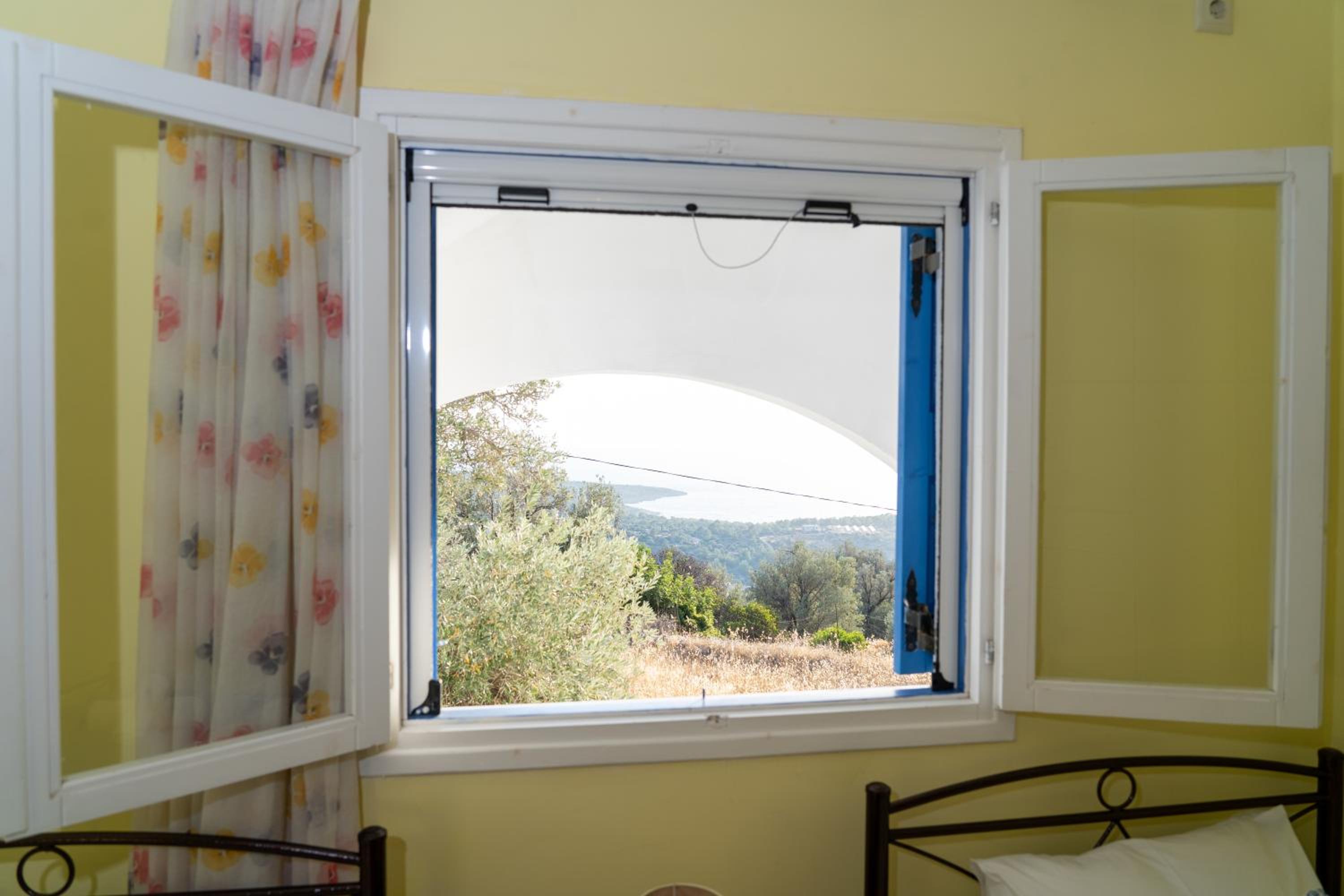 Two-Bedroom House - Photo 17