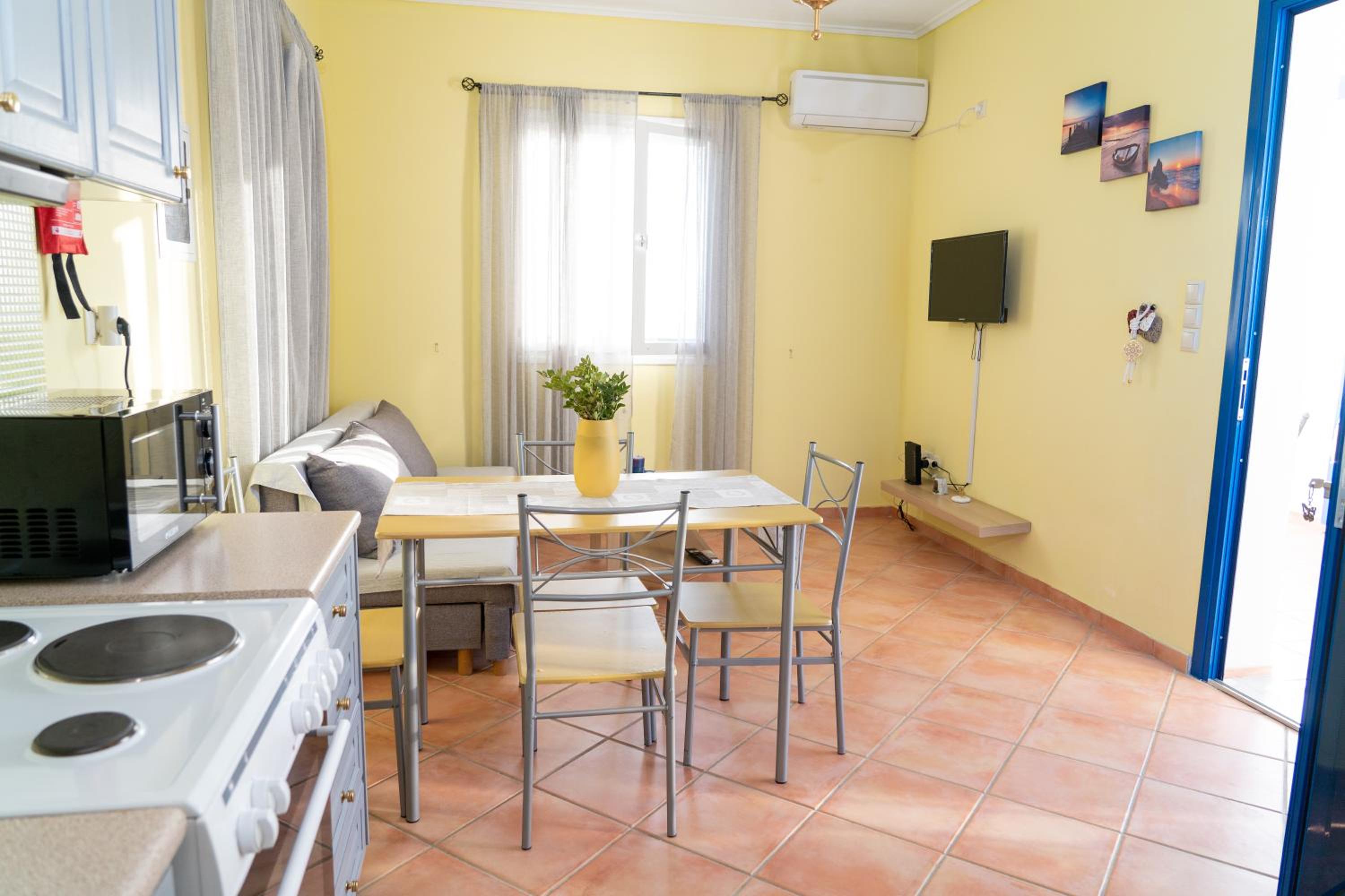 Two-Bedroom House - Photo 20