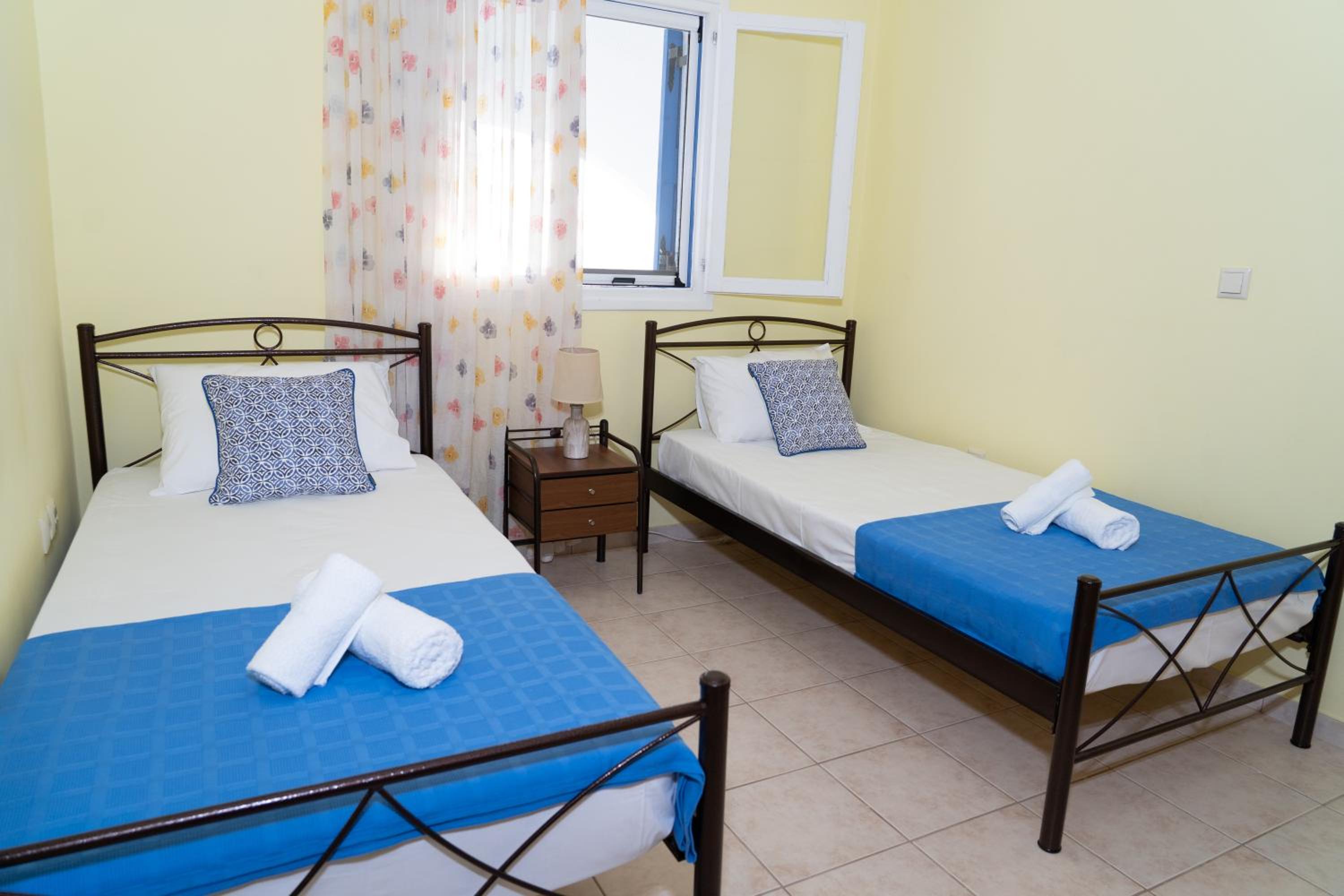 Two-Bedroom House - Photo 1