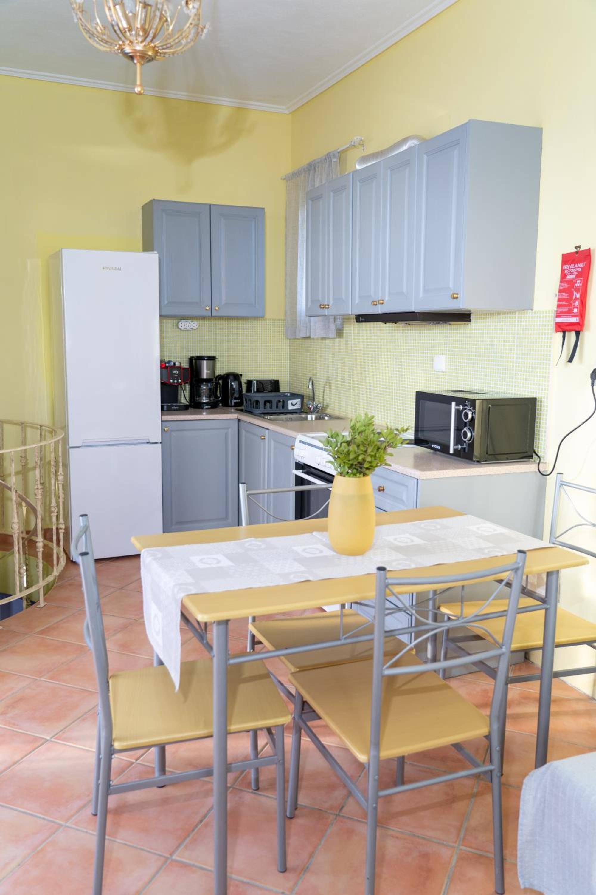 Two-Bedroom House - Photo 12