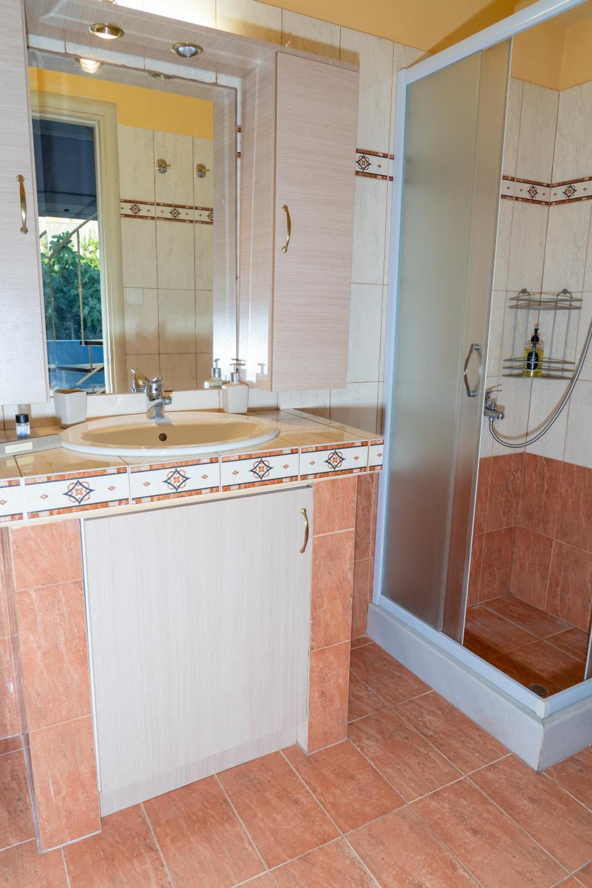 Two-Bedroom House - Photo 14