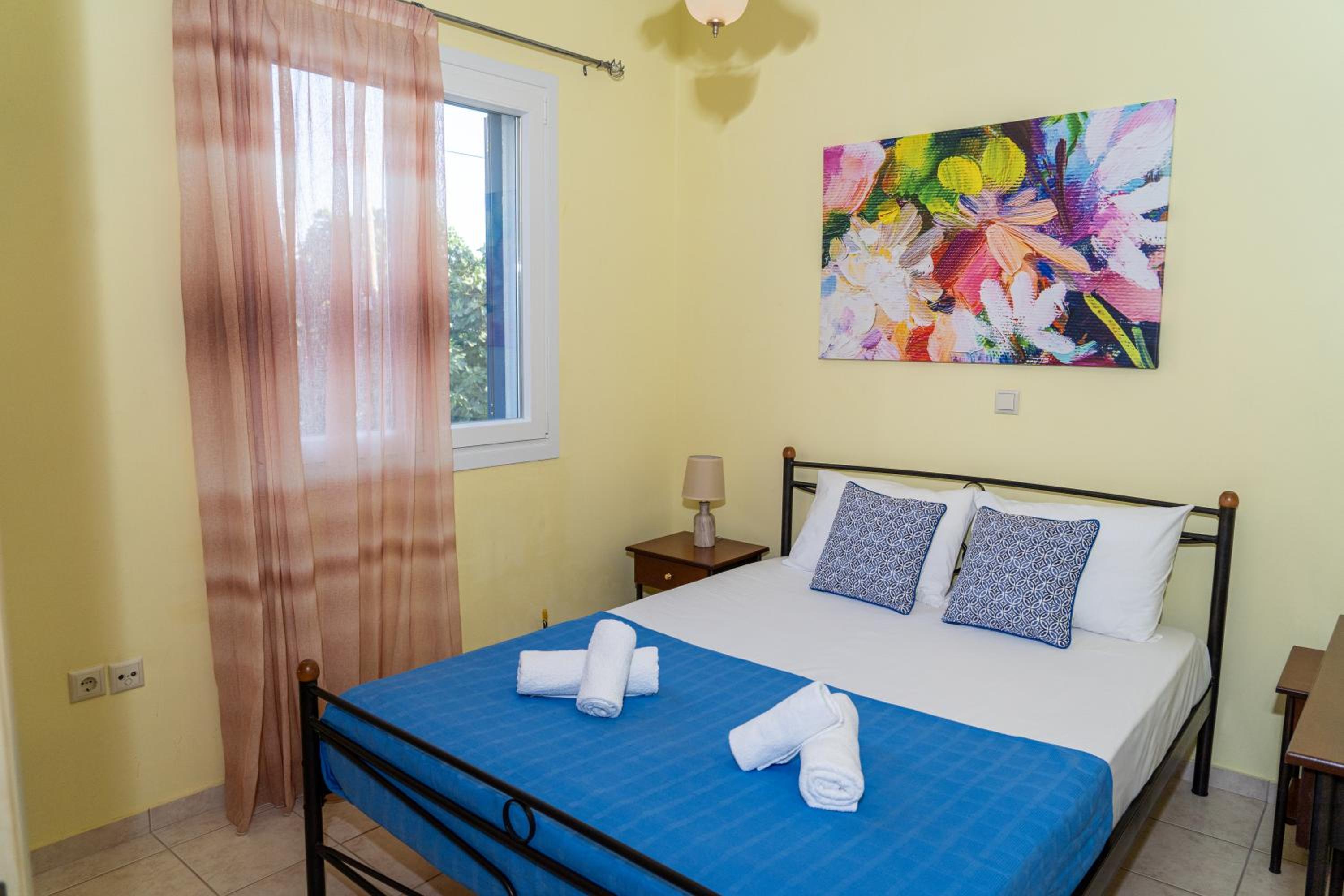 Two-Bedroom House - Photo 16