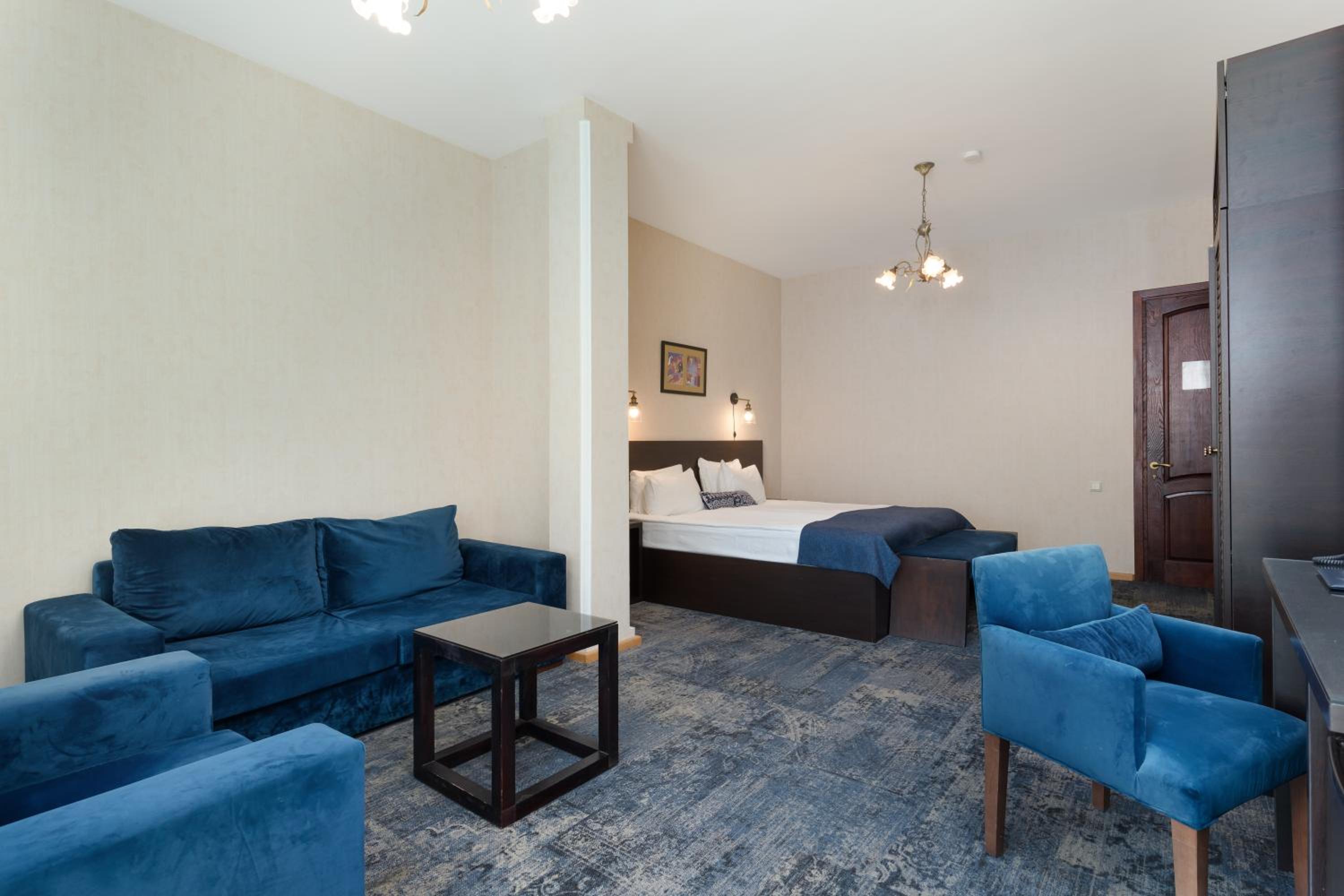 Large Double or Twin Room - Photo 6