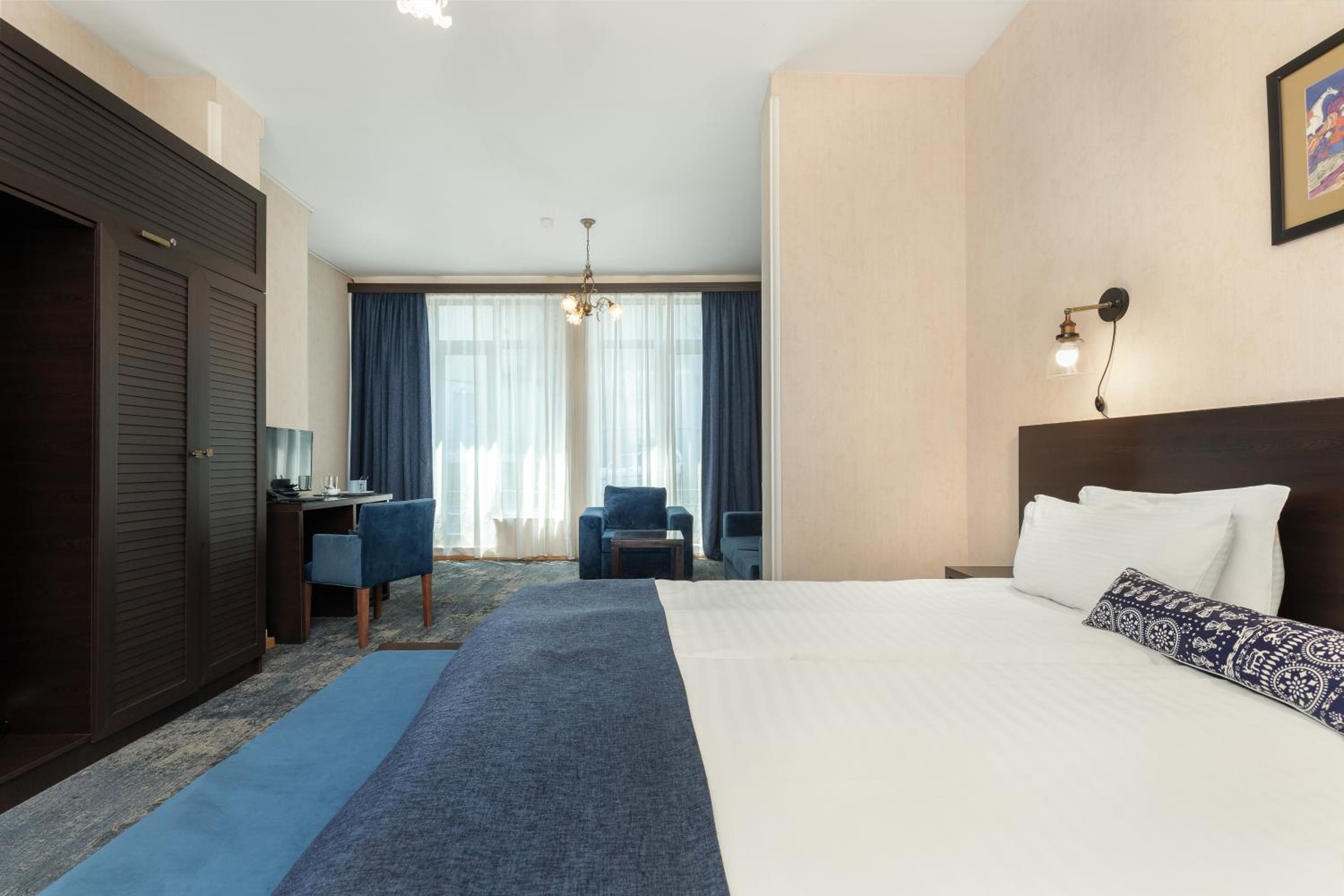 Large Double or Twin Room - Photo 5