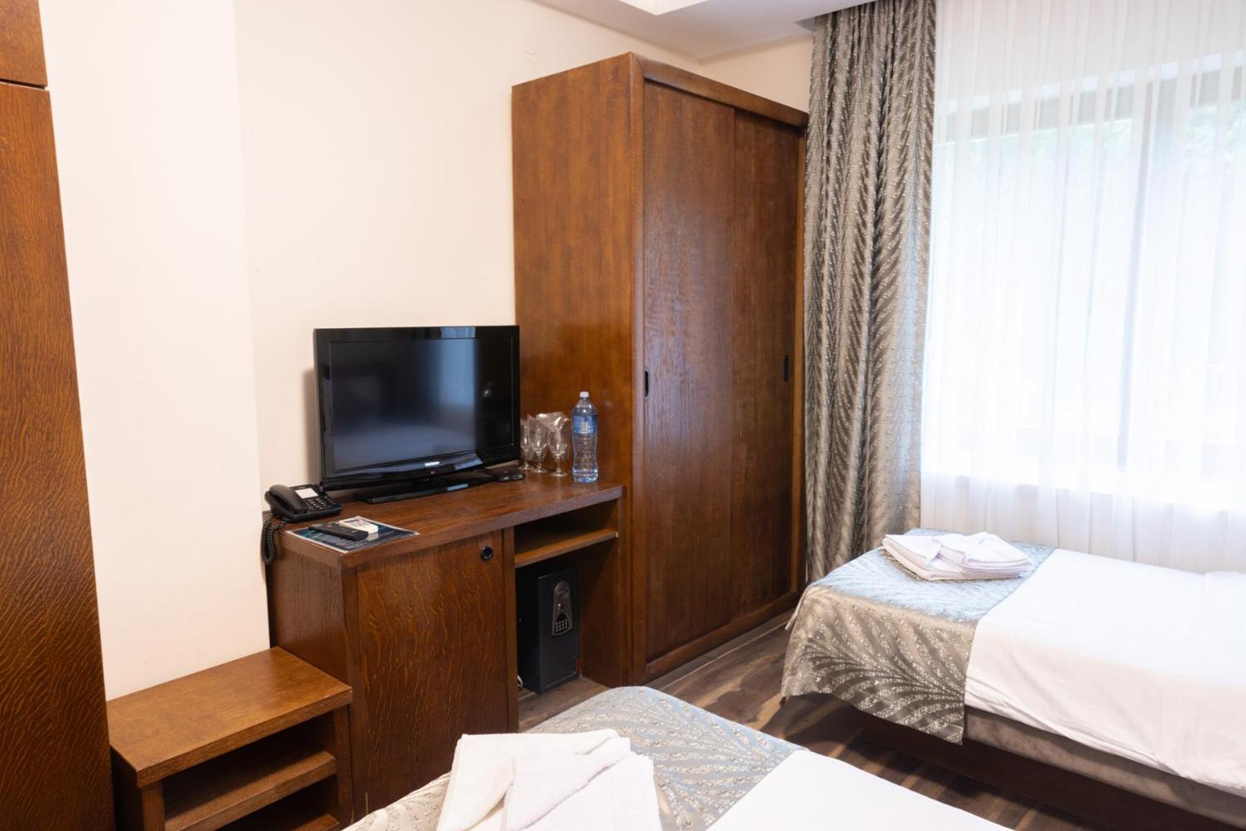 Basic Triple Room photo 2