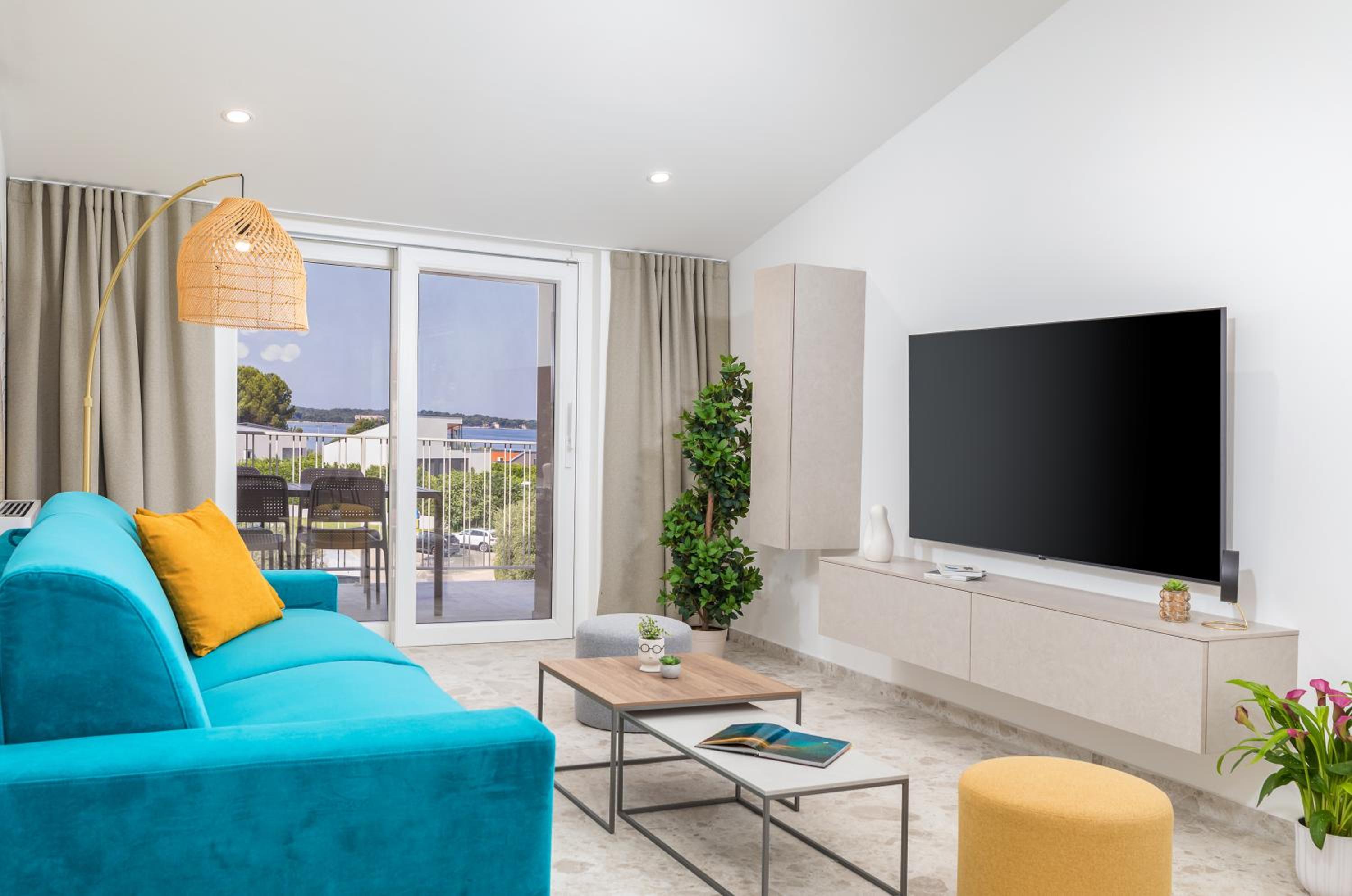 New Superior Two-Bedroom Apartment with Sea View 4*
