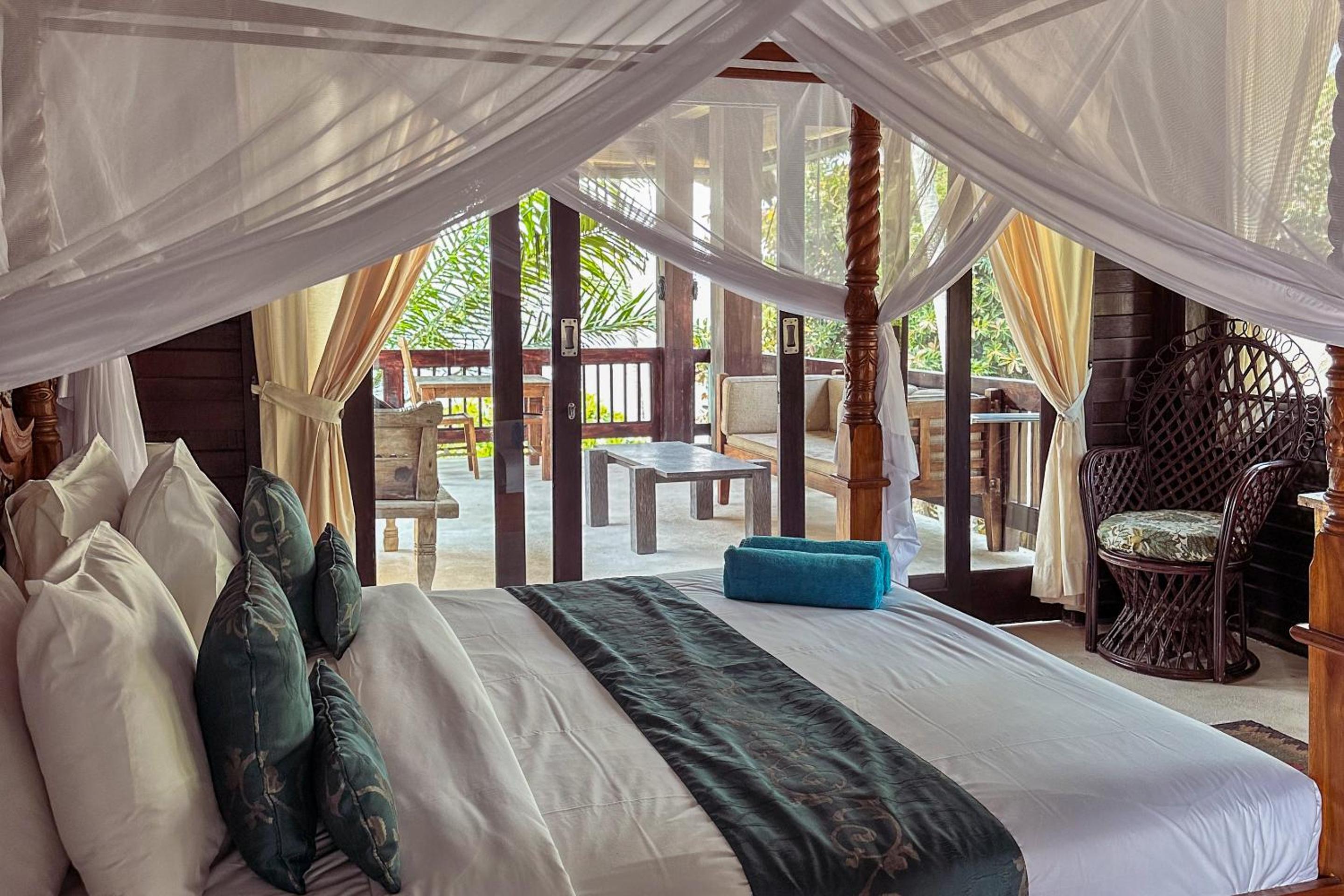 Luxe Double Room with Balcony and Ocean View - Photo 1