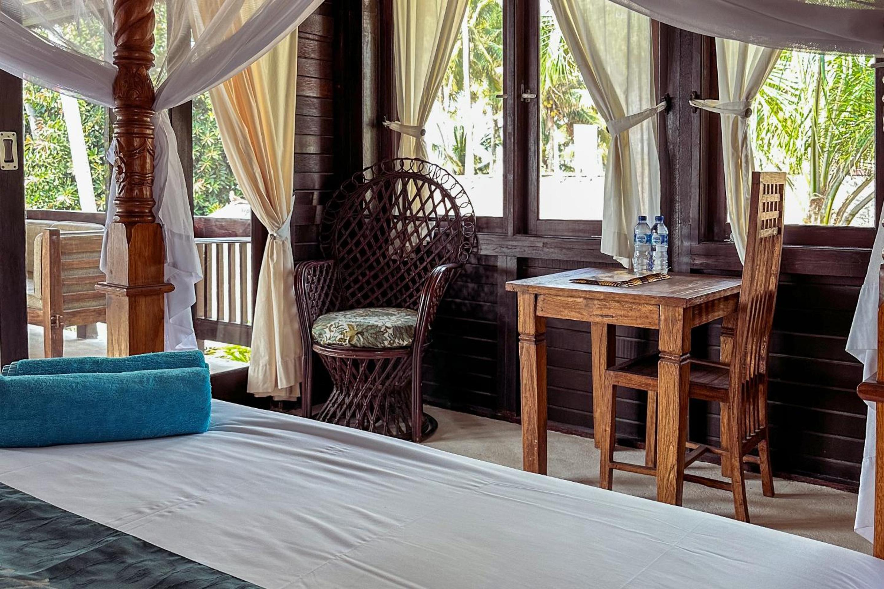 Luxe Double Room with Balcony and Ocean View - Photo 10