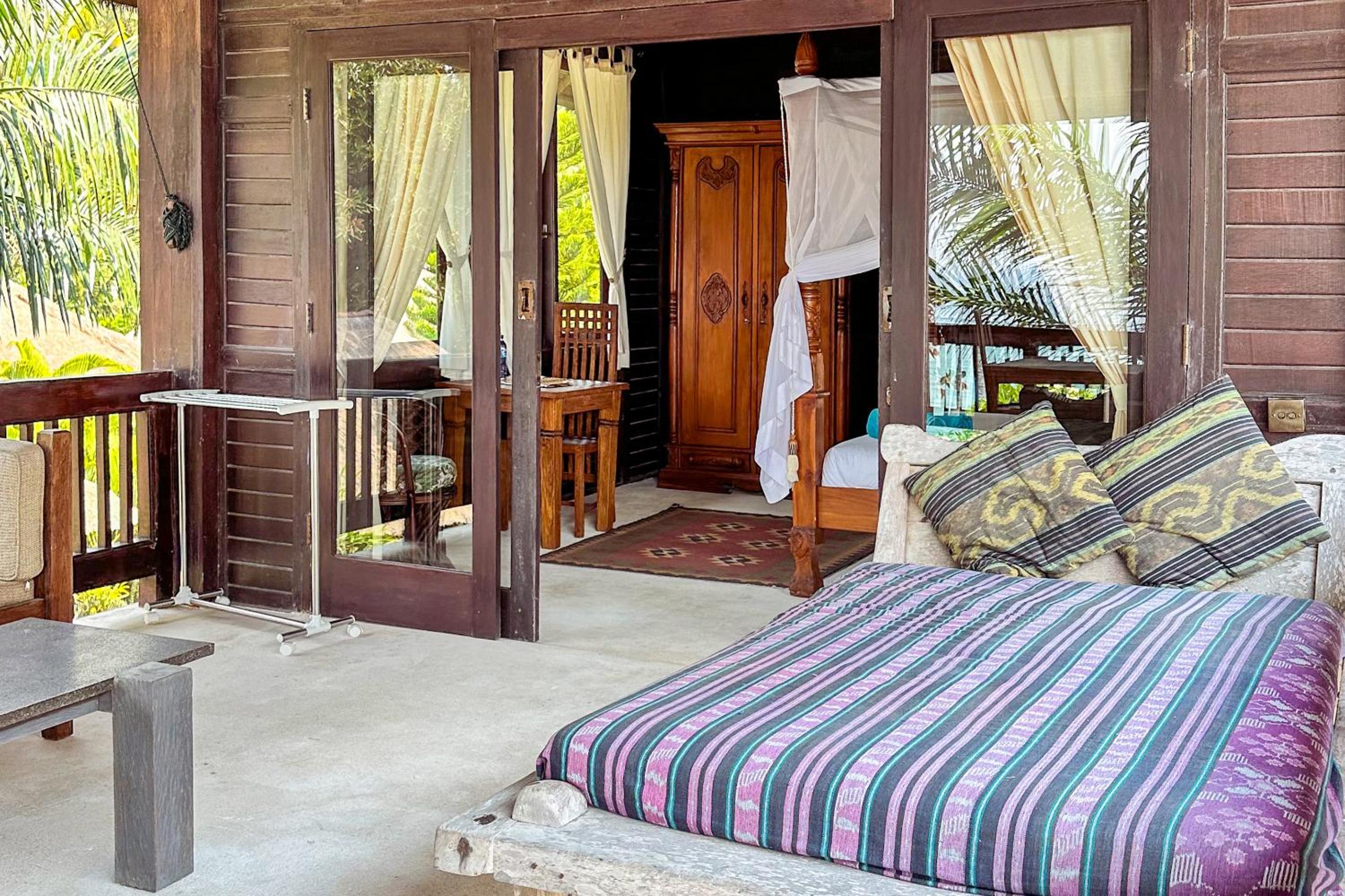 Luxe Double Room with Balcony and Ocean View - Photo 11