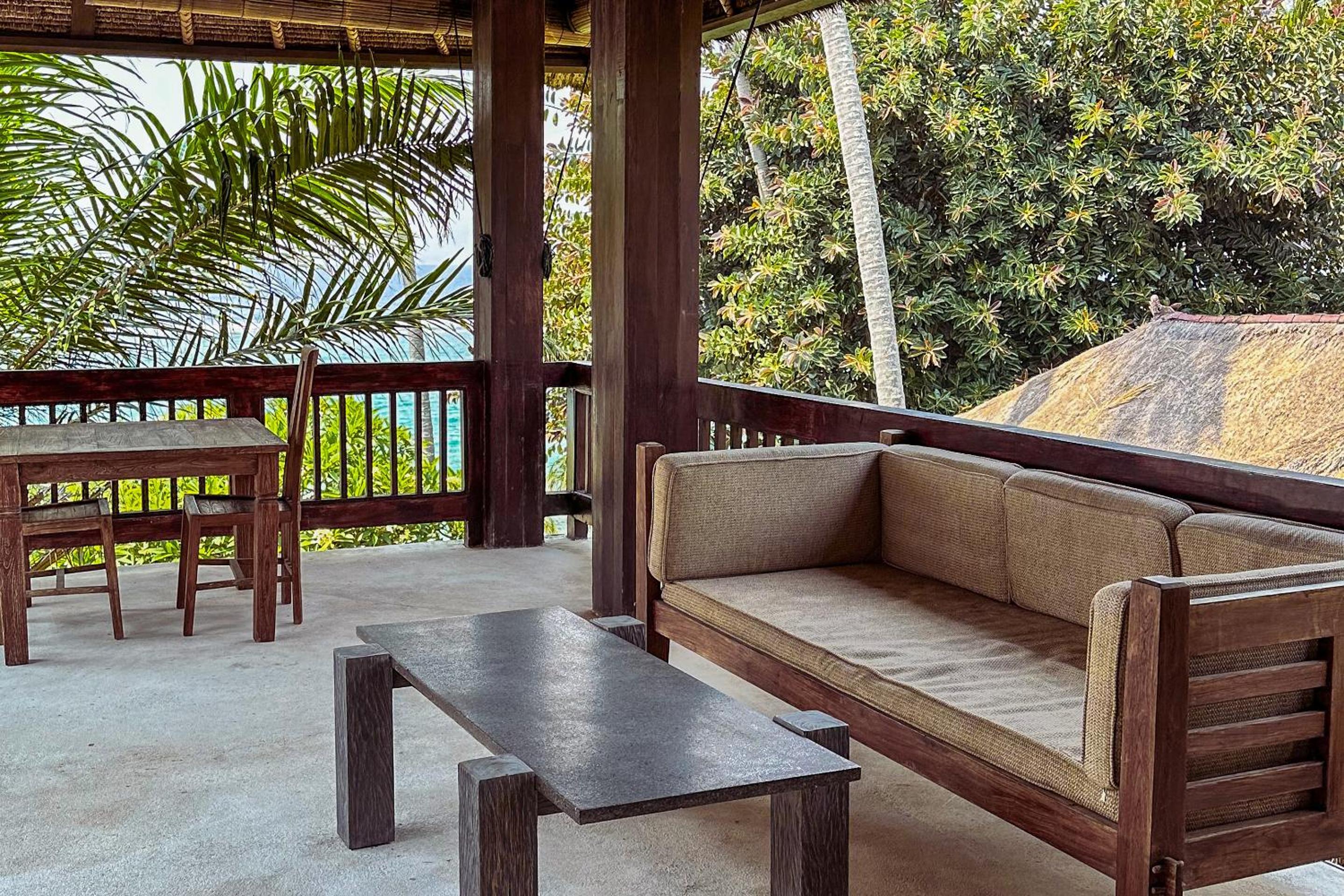 Luxe Double Room with Balcony and Ocean View - Photo 13