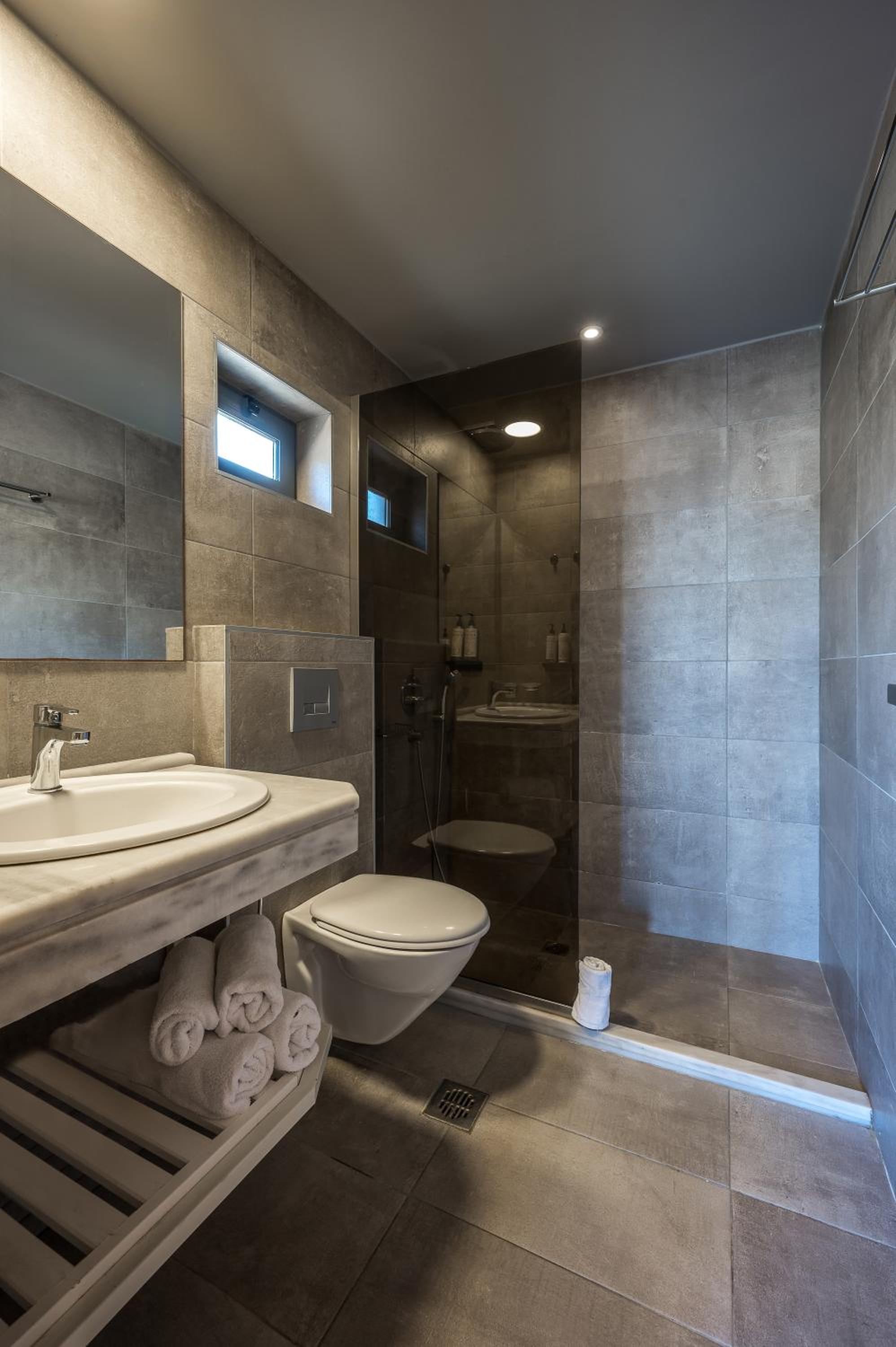 Standard Room thumbnail 6