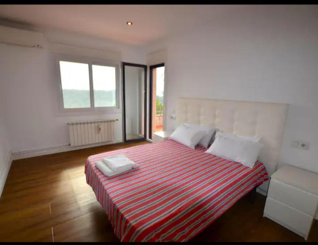 Five-Bedroom House photo 2