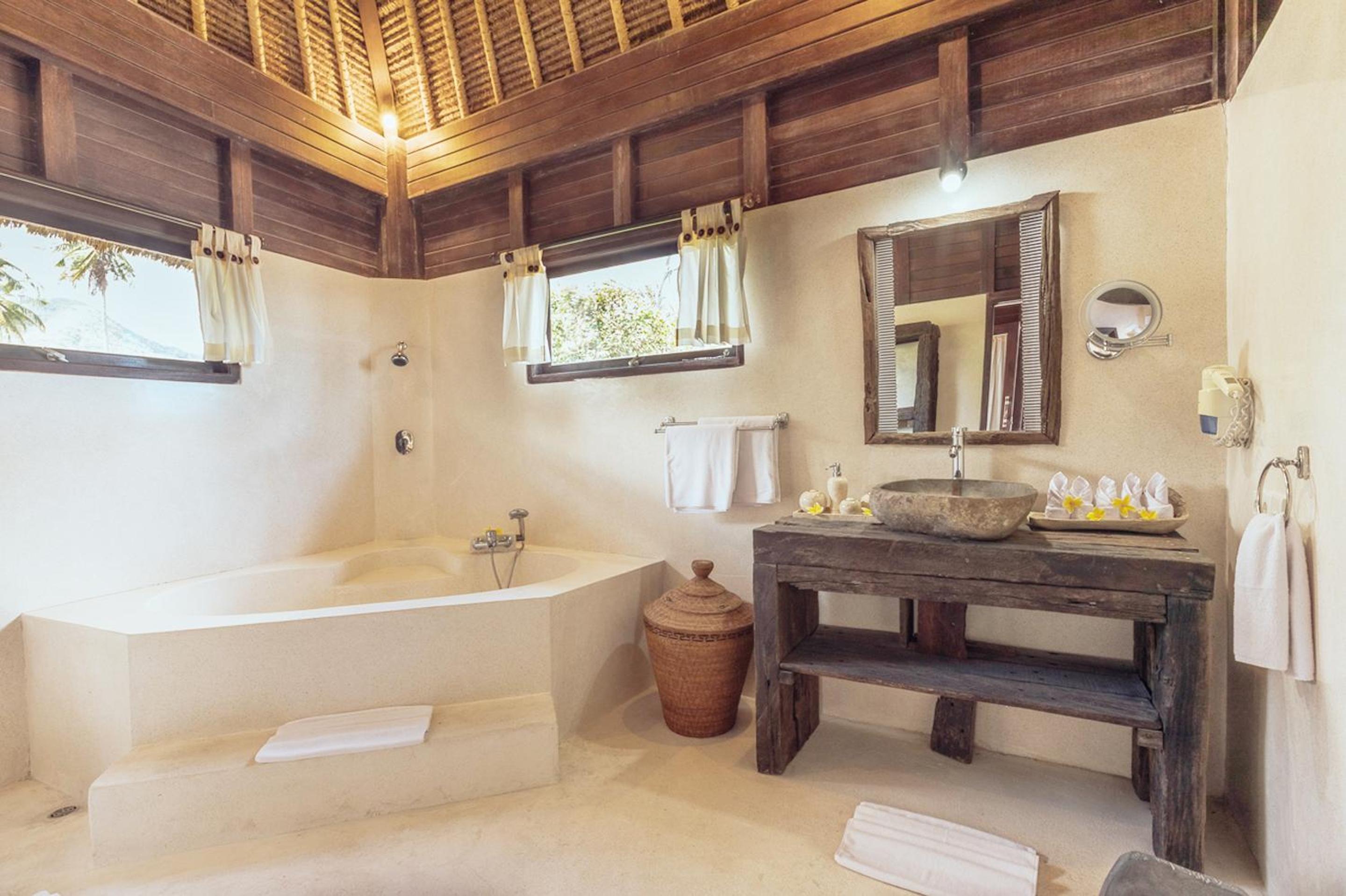 Luxe Double Room with Balcony and Ocean View - Photo 5
