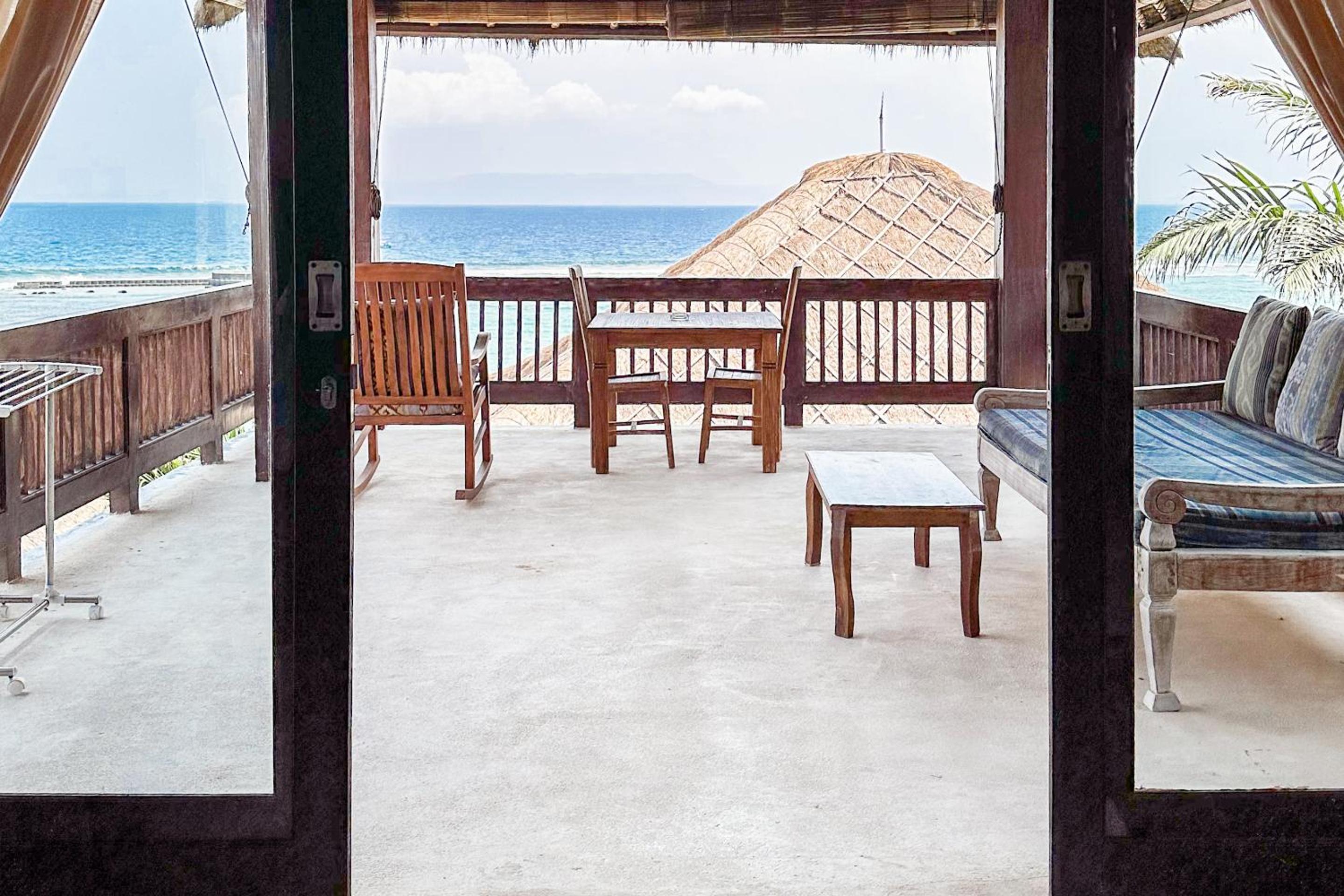 Luxe Double Room with Balcony and Ocean View - Photo 21