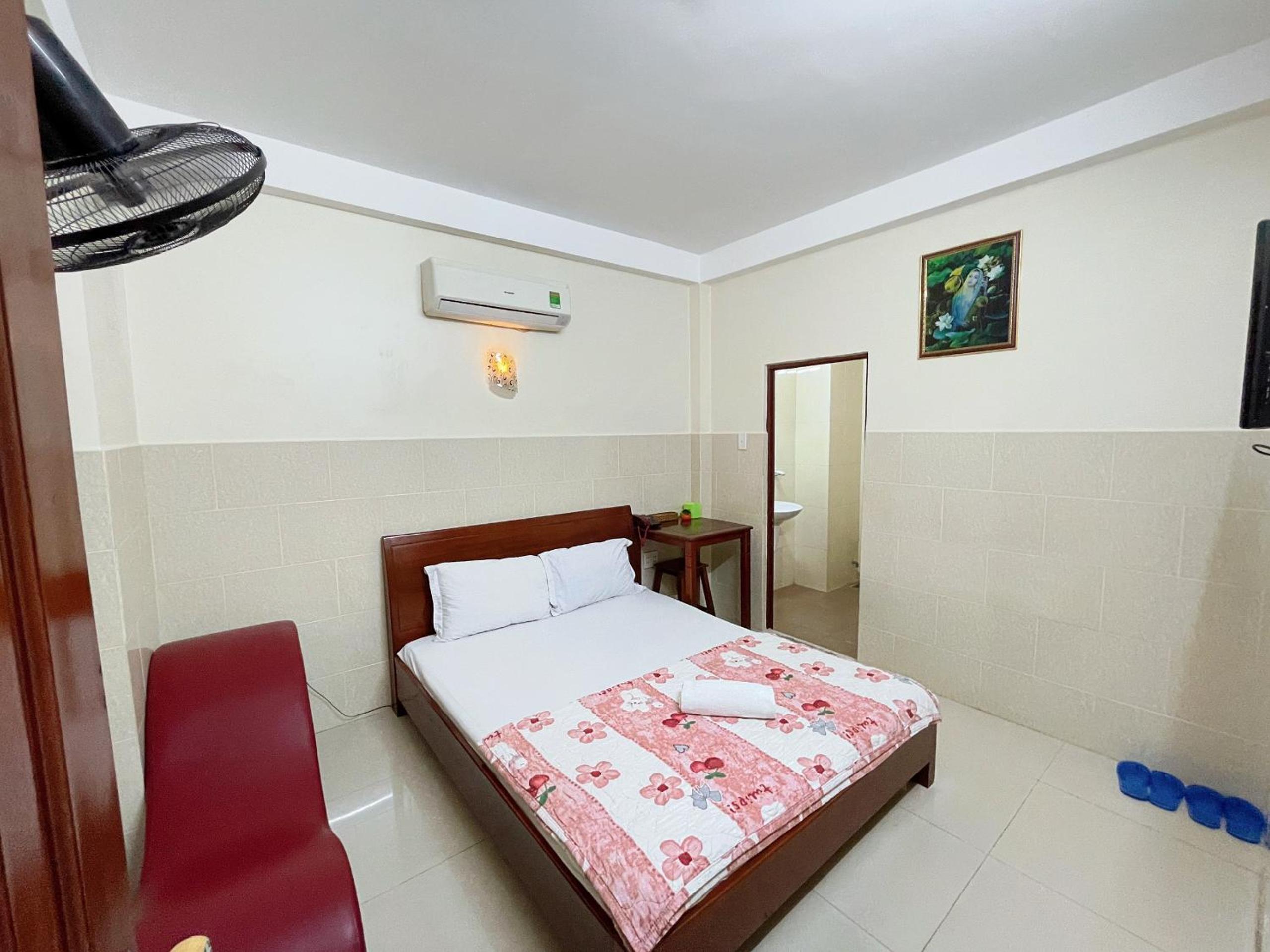 Deluxe Double Room (2 Adults + 1 Child) photo 3