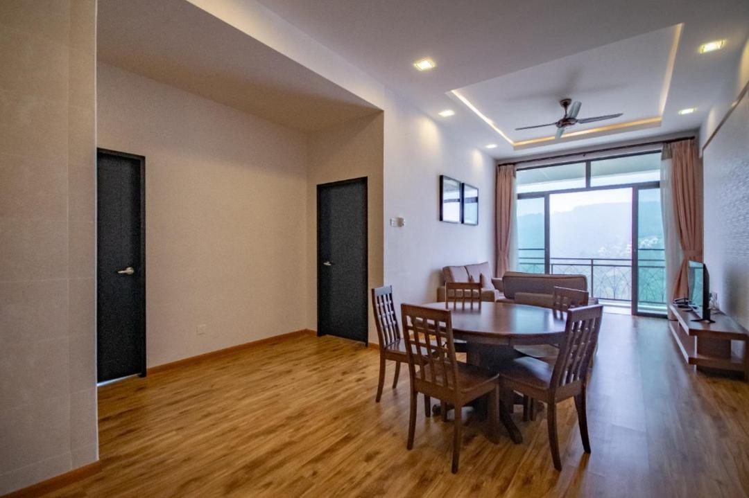 Apartment with Balcony photo 3
