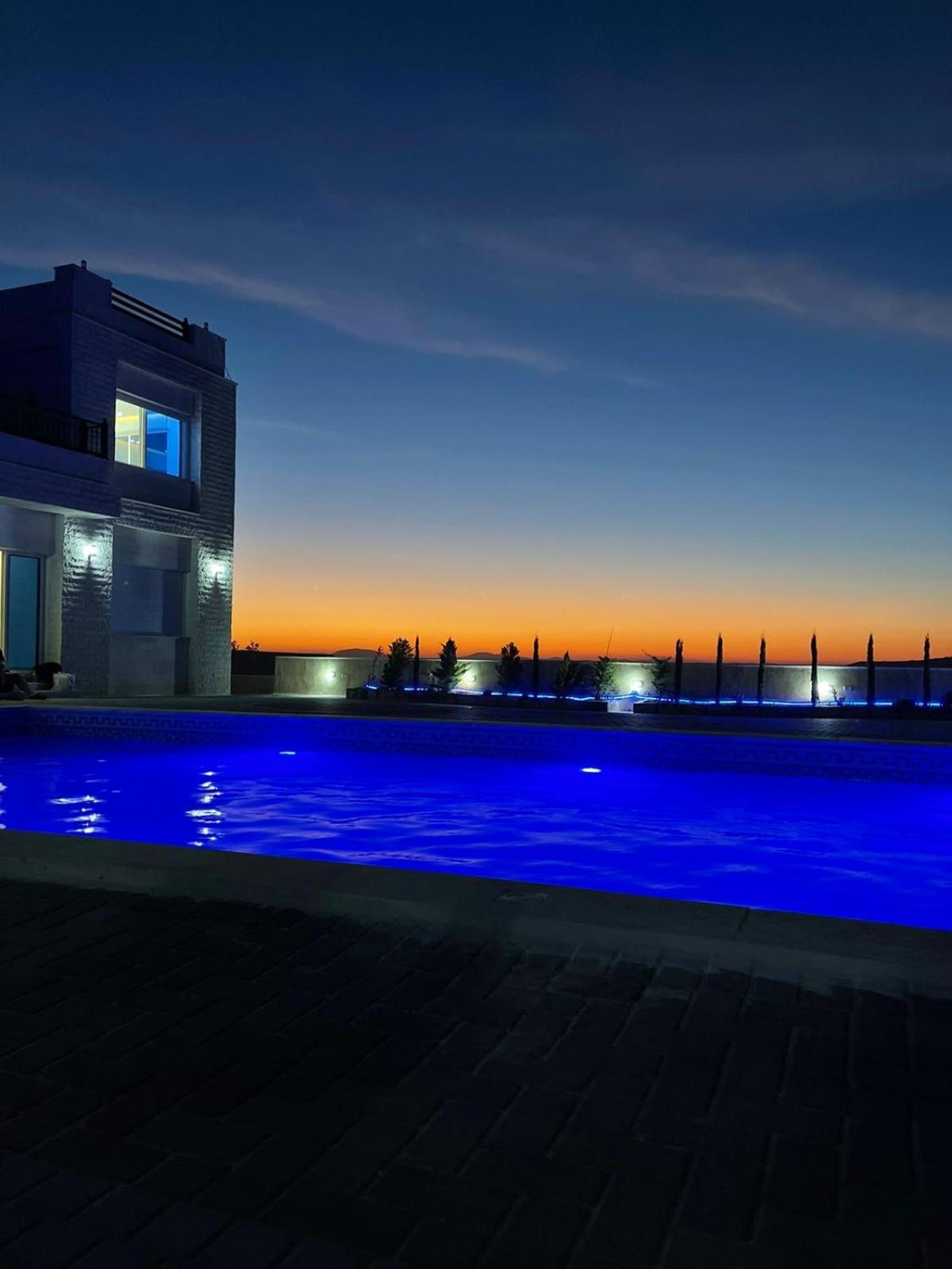 Three-Bedroom Villa photo 1