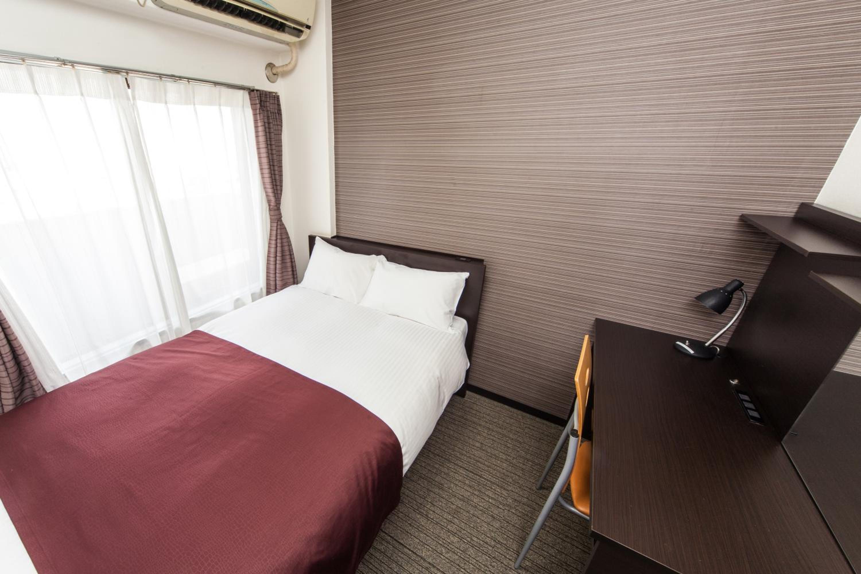 Double Room With Small Double Bed - Smoking - House Keeping Is Optional With Additional Cost photo 2