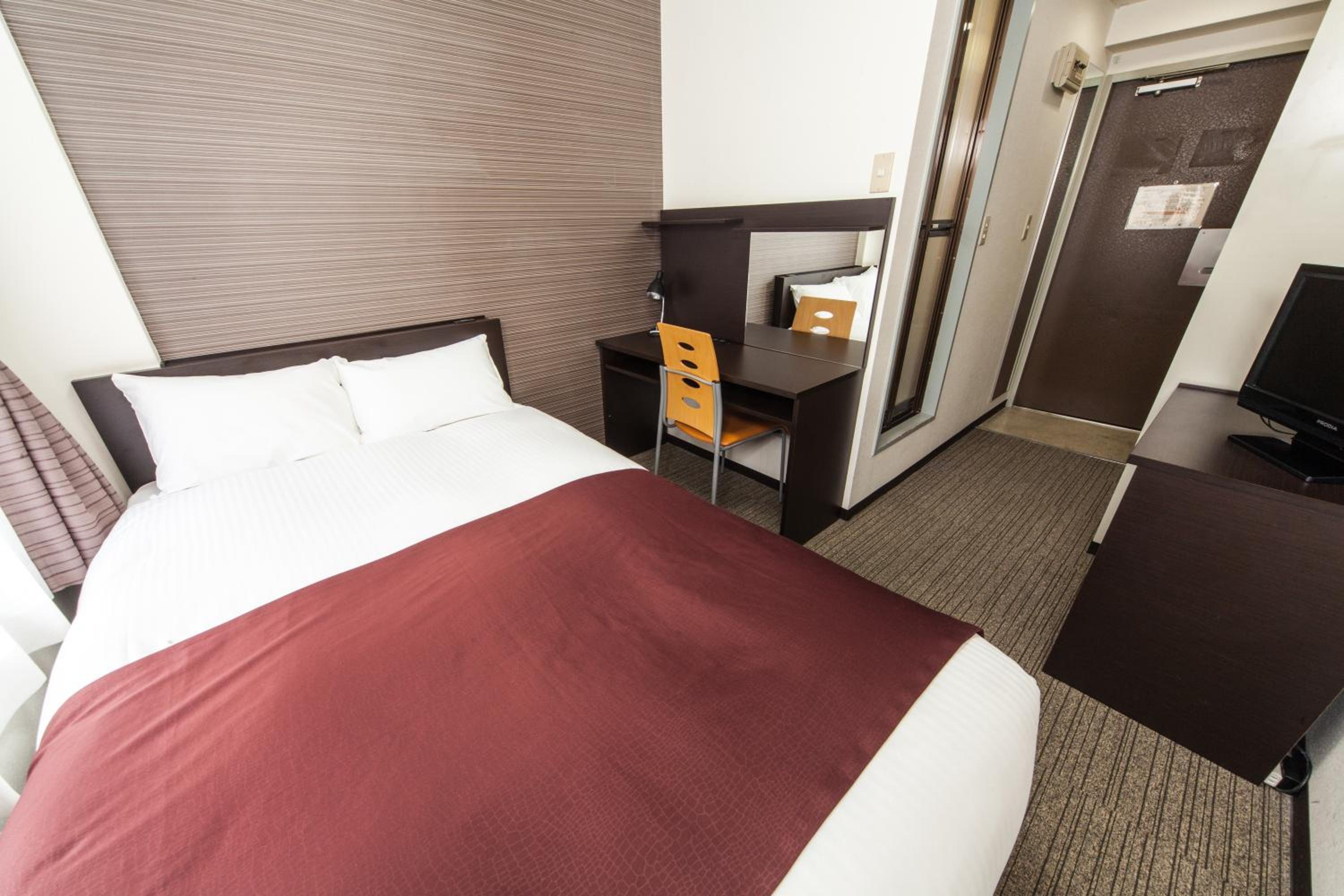 Double Room With Small Double Bed - Smoking - House Keeping Is Optional With Additional Cost photo 3