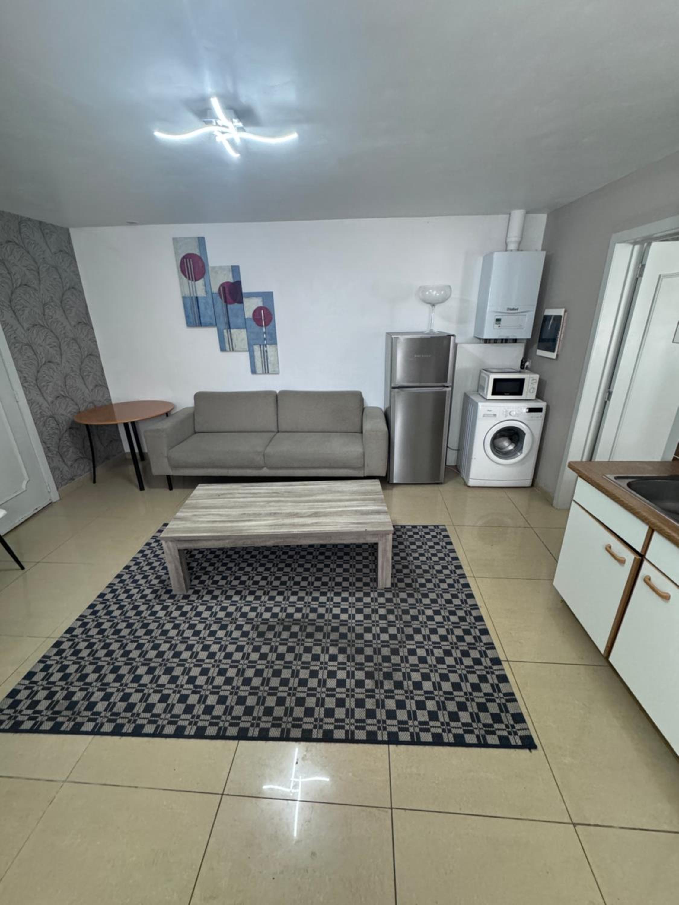 One-Bedroom Apartment photo 2