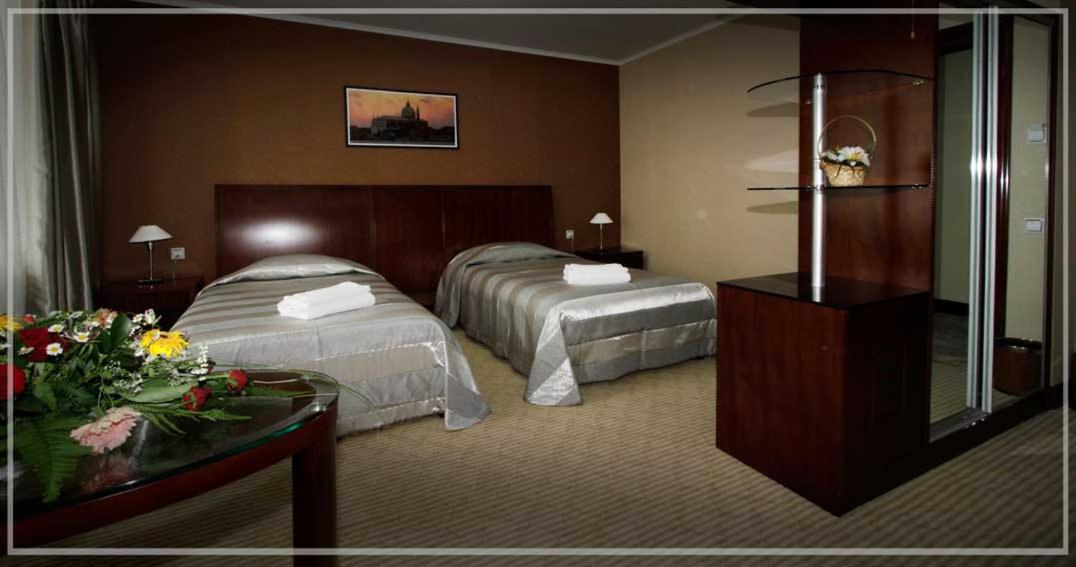 Suite with Two Beds photo 3